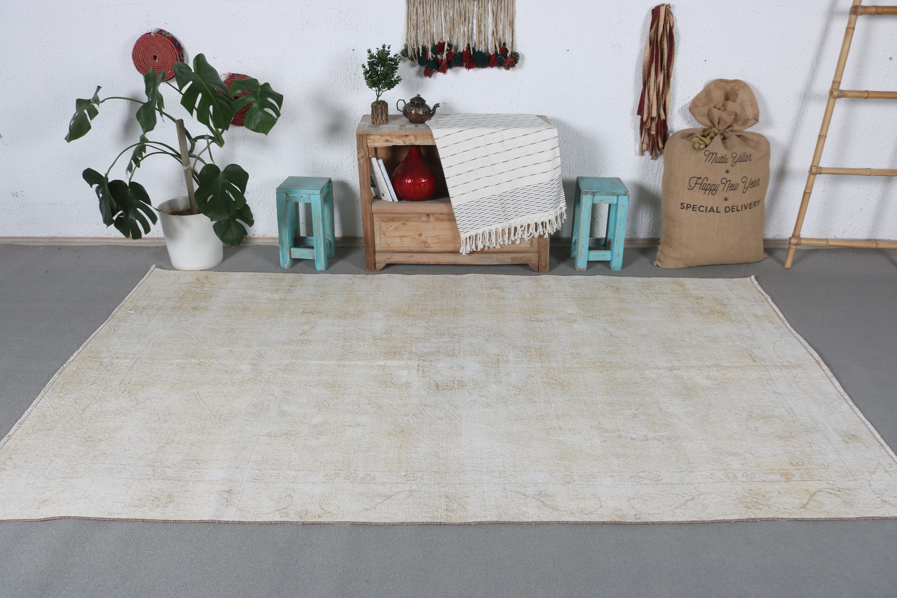 White Floor Rug, Oriental Rugs, Bedroom Rug, Vintage Rug, Living Room Rug, Distressed Rug, Turkish Rug, Antique Rug, 5x8.7 ft Large Rug