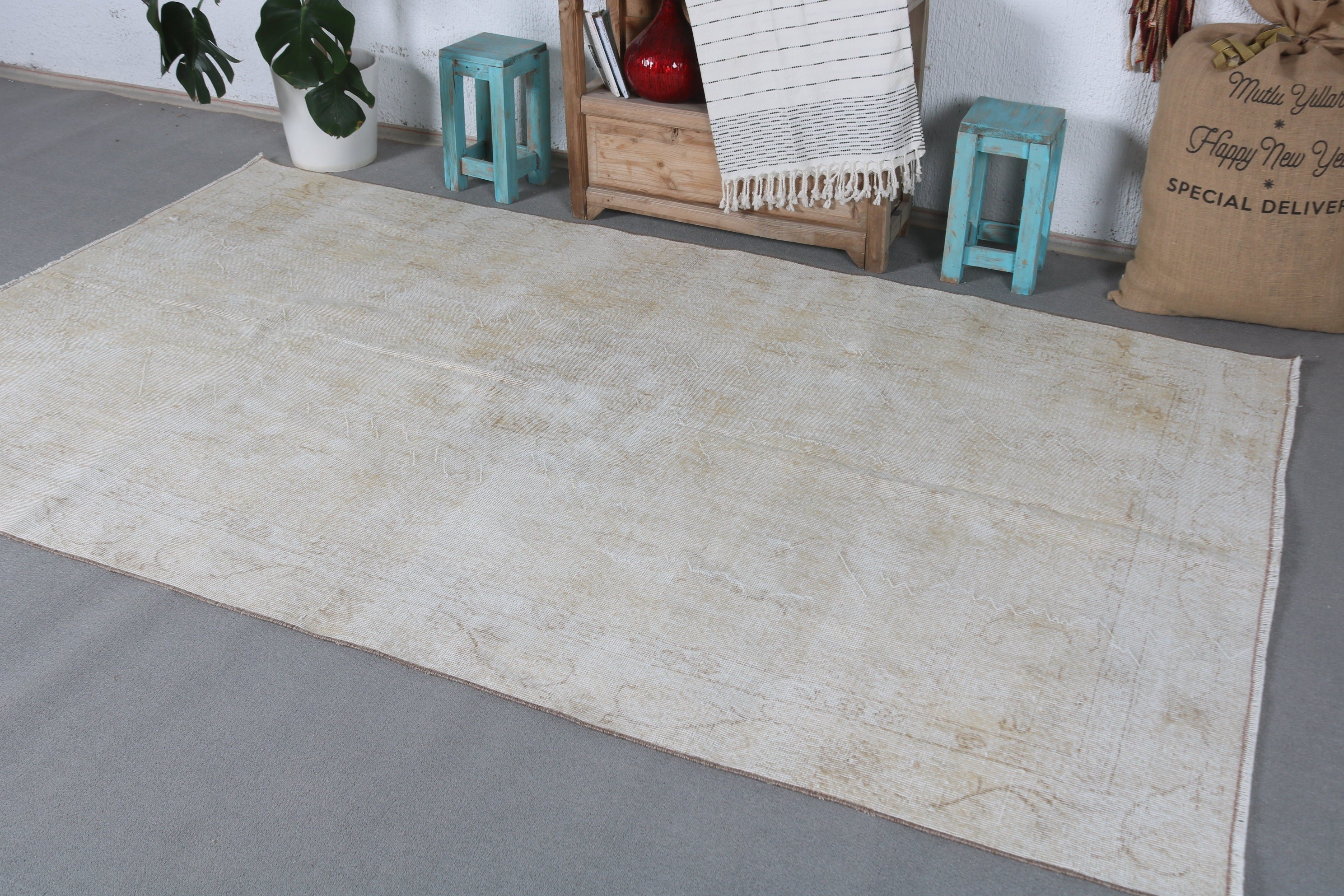 White Floor Rug, Oriental Rugs, Bedroom Rug, Vintage Rug, Living Room Rug, Distressed Rug, Turkish Rug, Antique Rug, 5x8.7 ft Large Rug