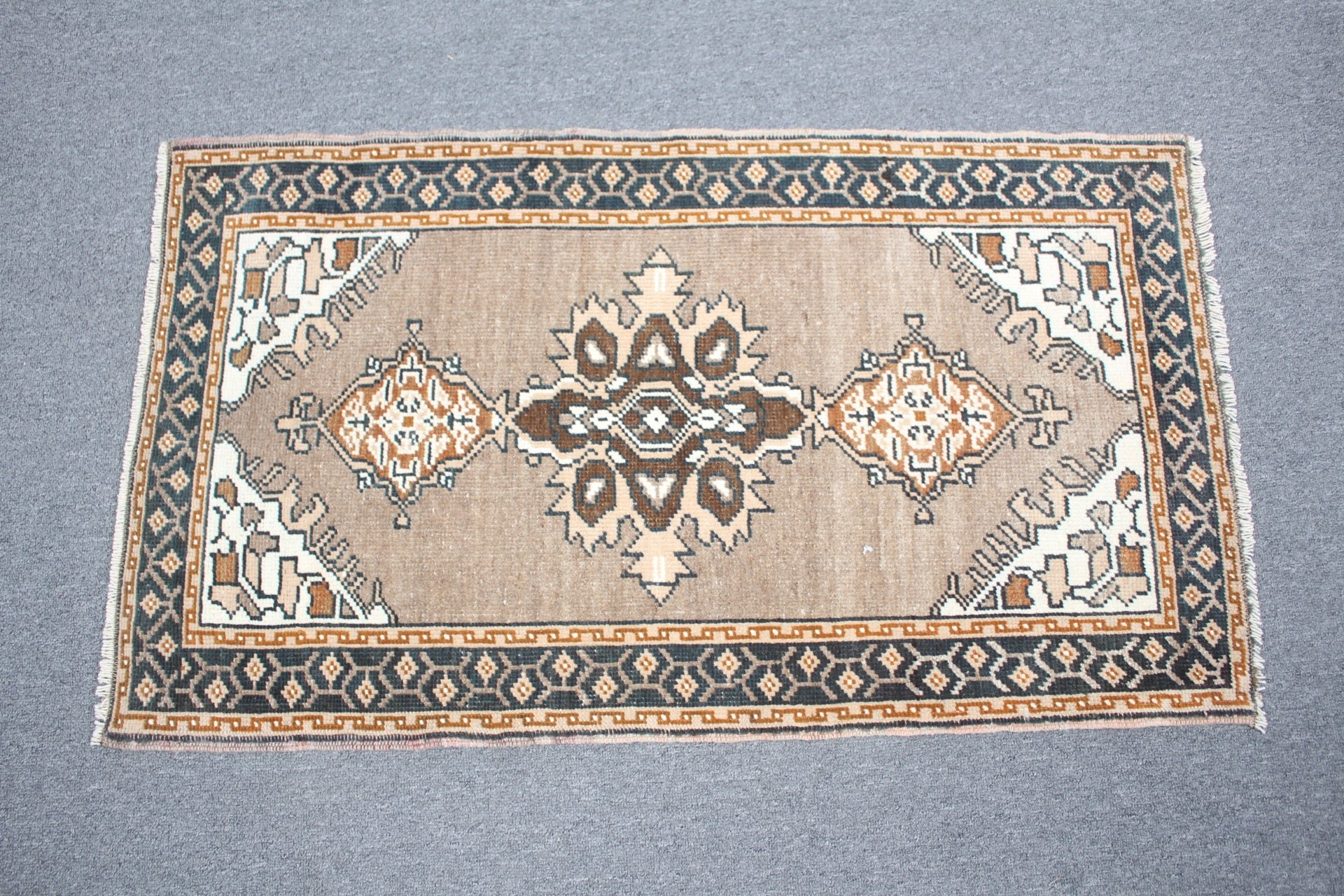 Duvara Asılı Halılar, Türk Halıları, Kahverengi Antika Halılar, 1.9x3.3 ft Küçük Halı, Yatak Odası Halısı, Vintage Halı, Sevimli Halı, Banyo Halısı