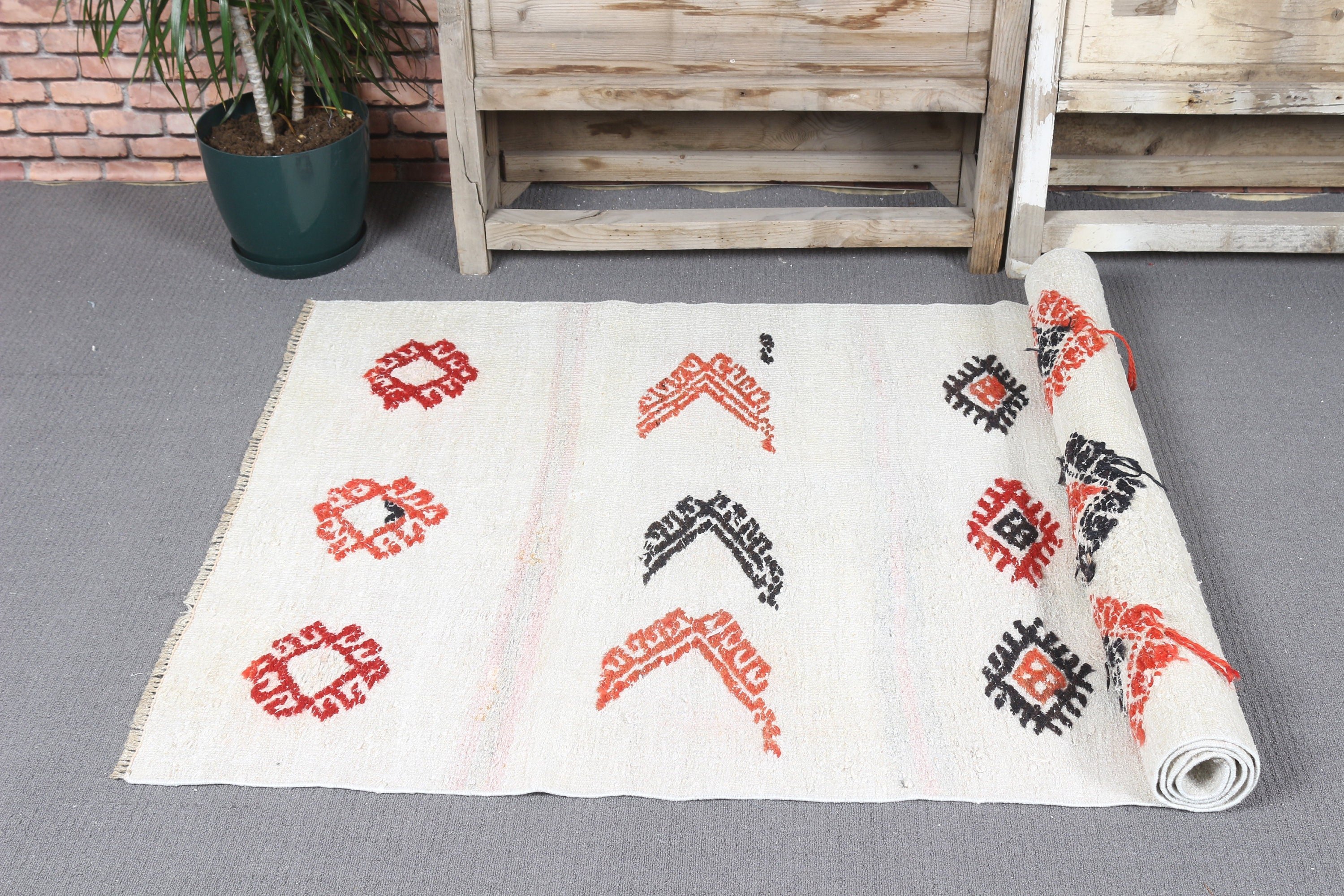 Turkish Rug, Nursery Rug, White  3.1x6.9 ft Accent Rug, Vintage Rug, Aesthetic Rug, Home Decor Rug, Kitchen Rug