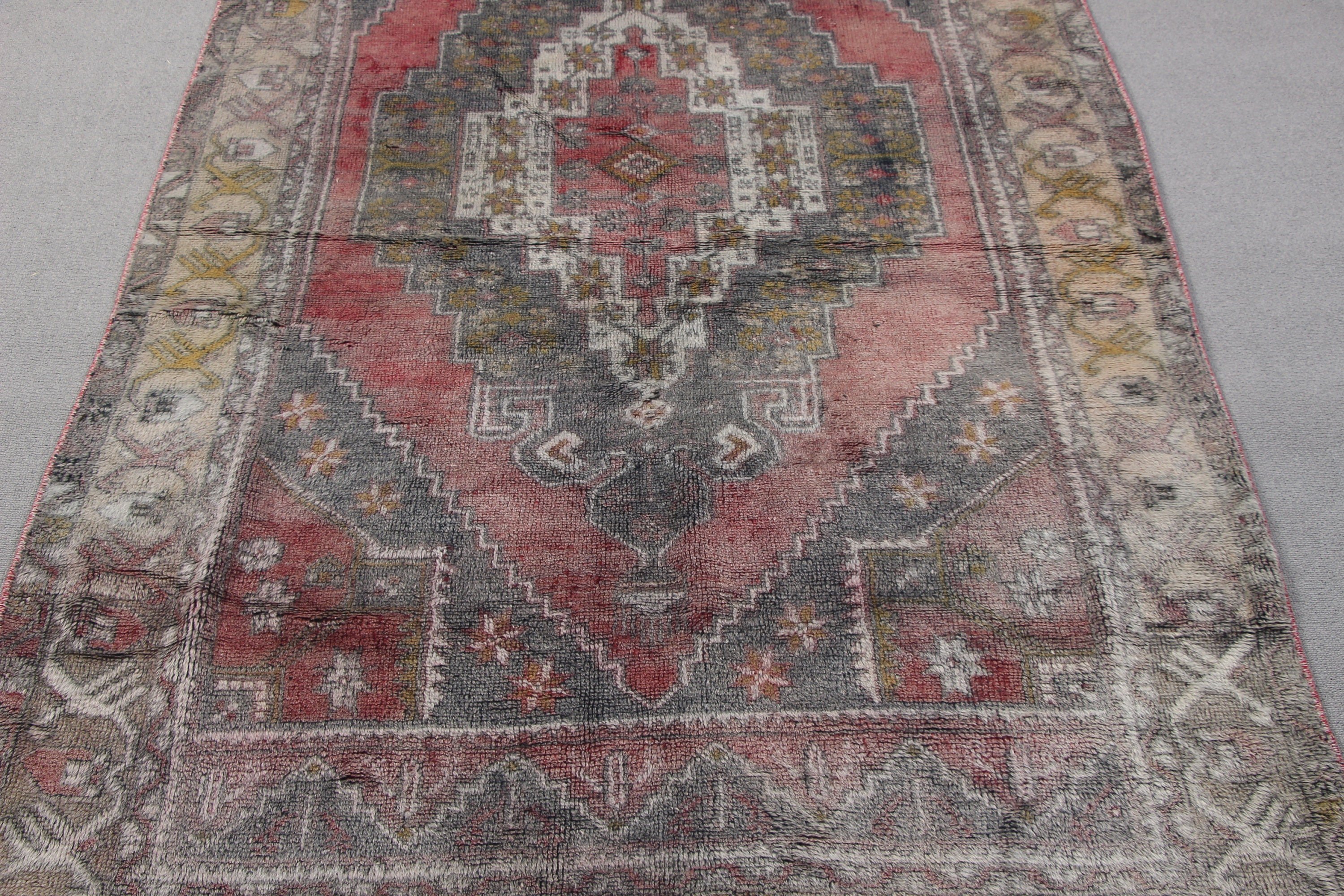 Kırmızı Yün Halılar, Giriş Halıları, Türk Halıları, 3,8x5,6 ft Vurgulu Halılar, Vintage Dekor Halısı, Mutfak Halısı, Havalı Halılar, Yer Halısı, Vintage Halılar