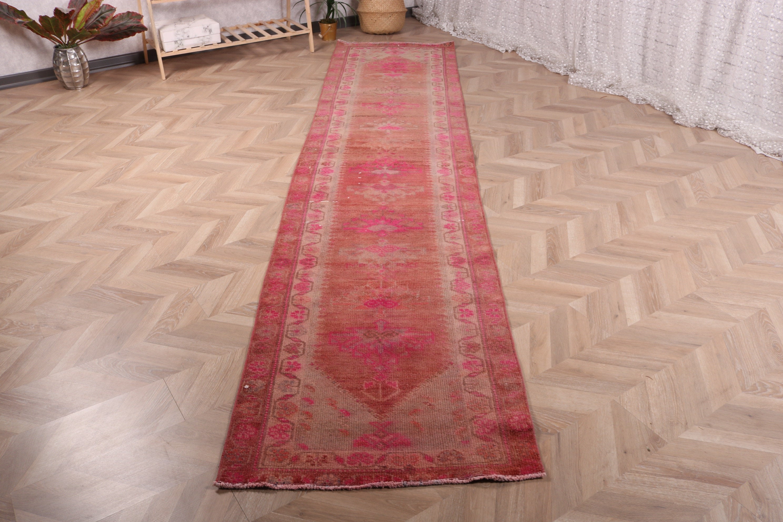 Koridor Halıları, Vintage Yolluk Halısı, Bildiri Halısı, Türk Halısı, 2.6x11.8 ft Yolluk Halıları, Pembe Antika Halılar, Vintage Halı, Mutfak Halıları