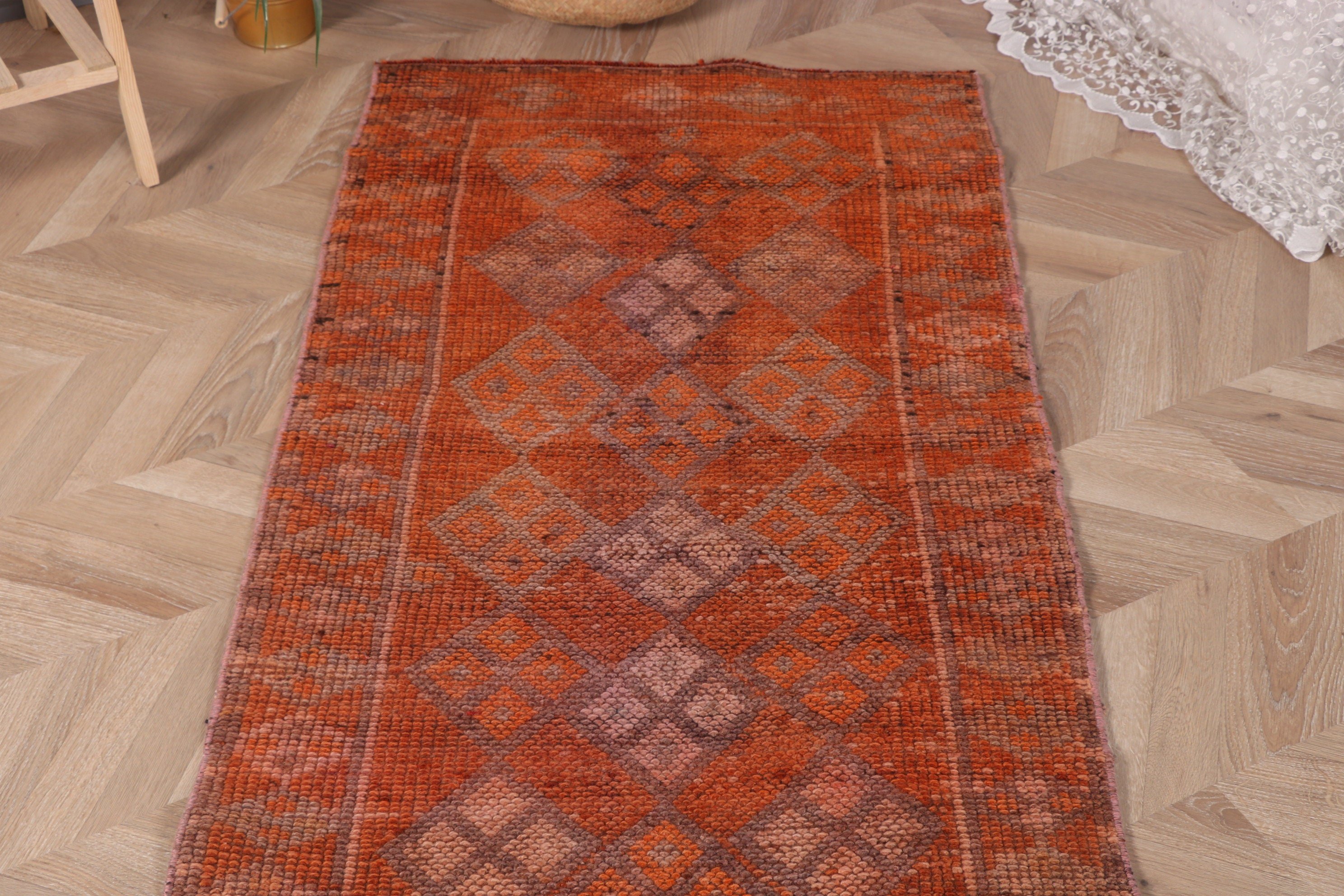 Geometrik Halı, Koridor Halısı, Vintage Halı, Türk Halıları, Lüks Halılar, Beni Ourain Runner Halısı, 2.5x11.3 ft Runner Halıları, Turuncu Yün Halılar