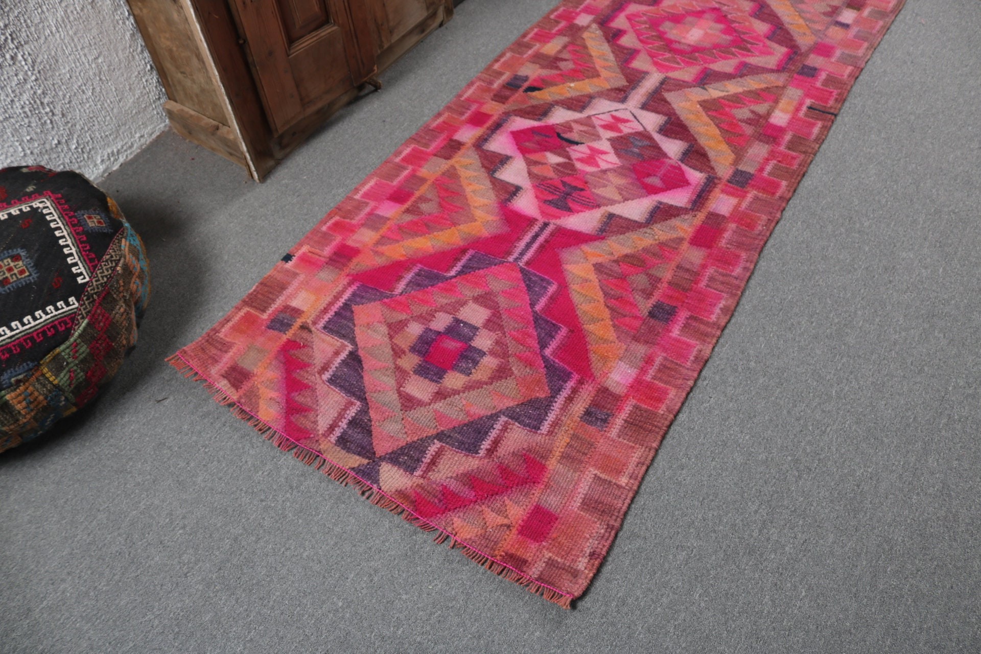 Koridor Halıları, Pembe İfade Halıları, Anadolu Halısı, Uzun Yolluk Halısı, 3.1x9.1 ft Yolluk Halıları, Antika Halılar, Türk Halıları, Vintage Halılar