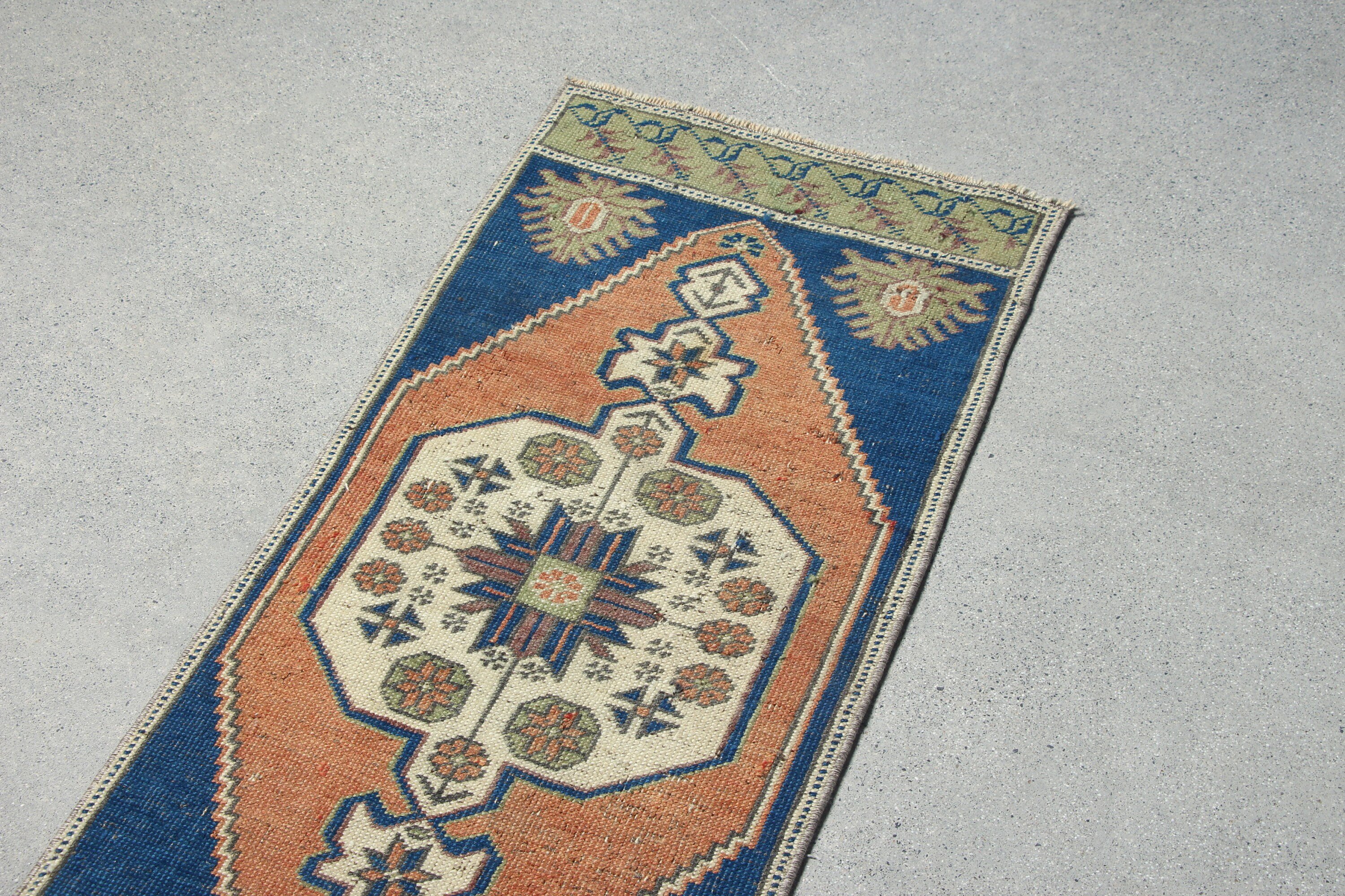 Turuncu Soğuk Halı, Kapı Paspası Halısı, Duvara Asılı Halı, 1.5x3.5 ft Küçük Halı, Vintage Halılar, Yatak Odası Halısı, Türk Halısı, Çocuk Odası Halıları, Yün Halı