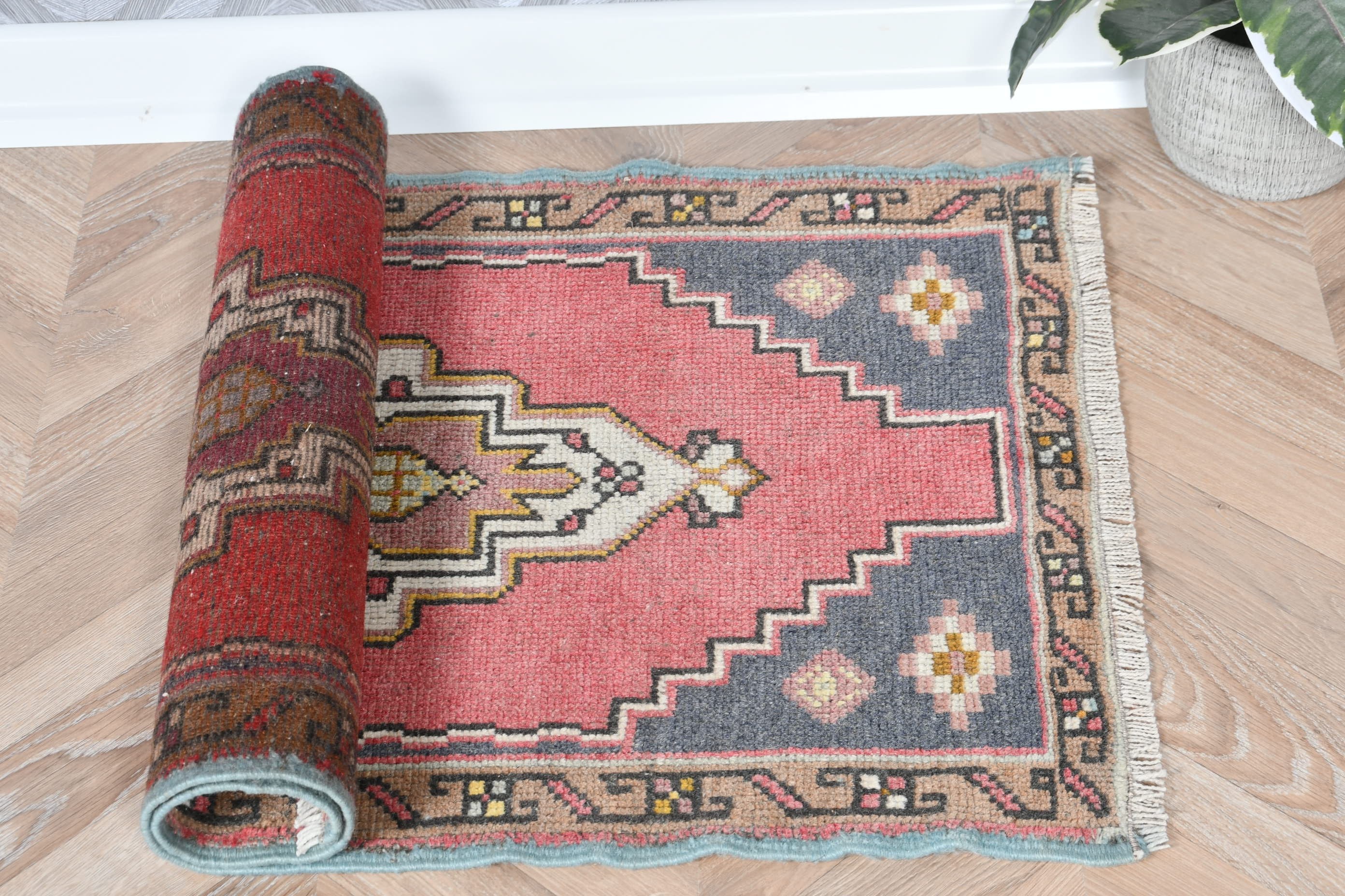 Giriş Halıları, Vintage Halılar, Türk Halısı, Kırmızı Oushak Halıları, Yün Halı, Banyo Halıları, 1.8x3.1 ft Küçük Halı, Anadolu Halıları, Paspas Halısı