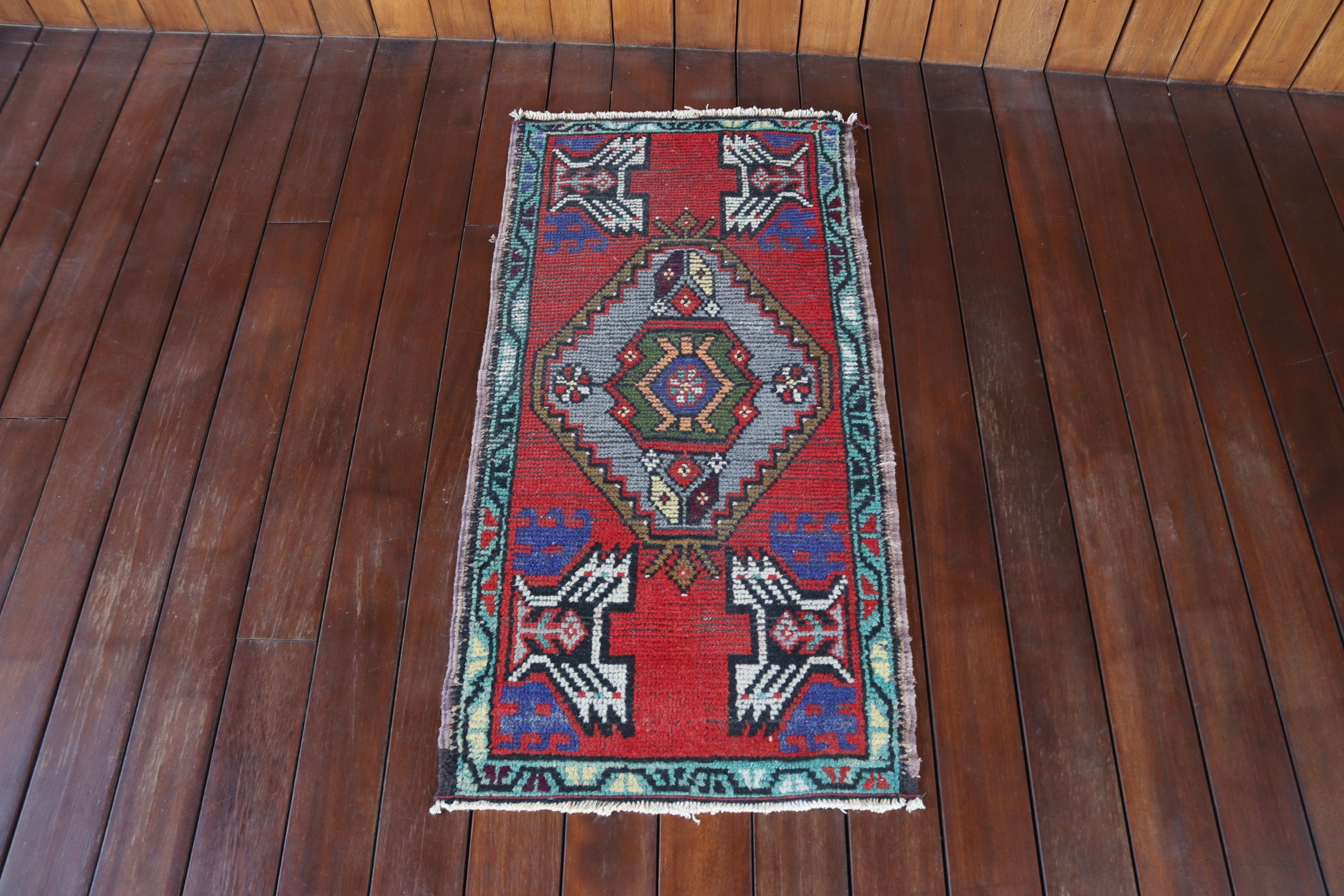 Sanatsal Halı, Vintage Halı, Kırmızı Soğuk Halı, 1.5x3.1 ft Küçük Halı, Türk Halıları, Kapı Paspası Halısı, Küçük Alan Halıları, Bildiri Halısı