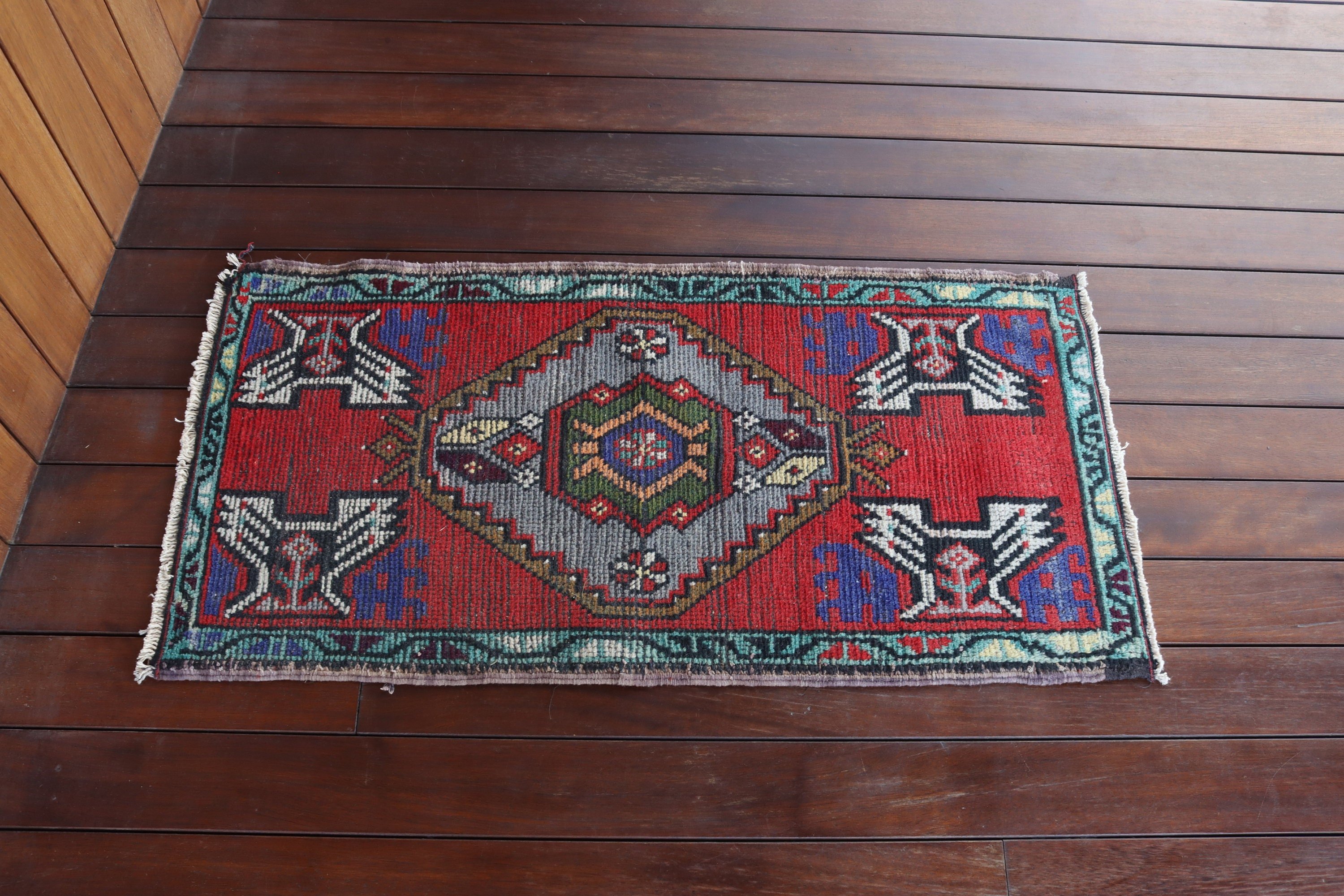 Sanatsal Halı, Vintage Halı, Kırmızı Soğuk Halı, 1.5x3.1 ft Küçük Halı, Türk Halıları, Kapı Paspası Halısı, Küçük Alan Halıları, Bildiri Halısı