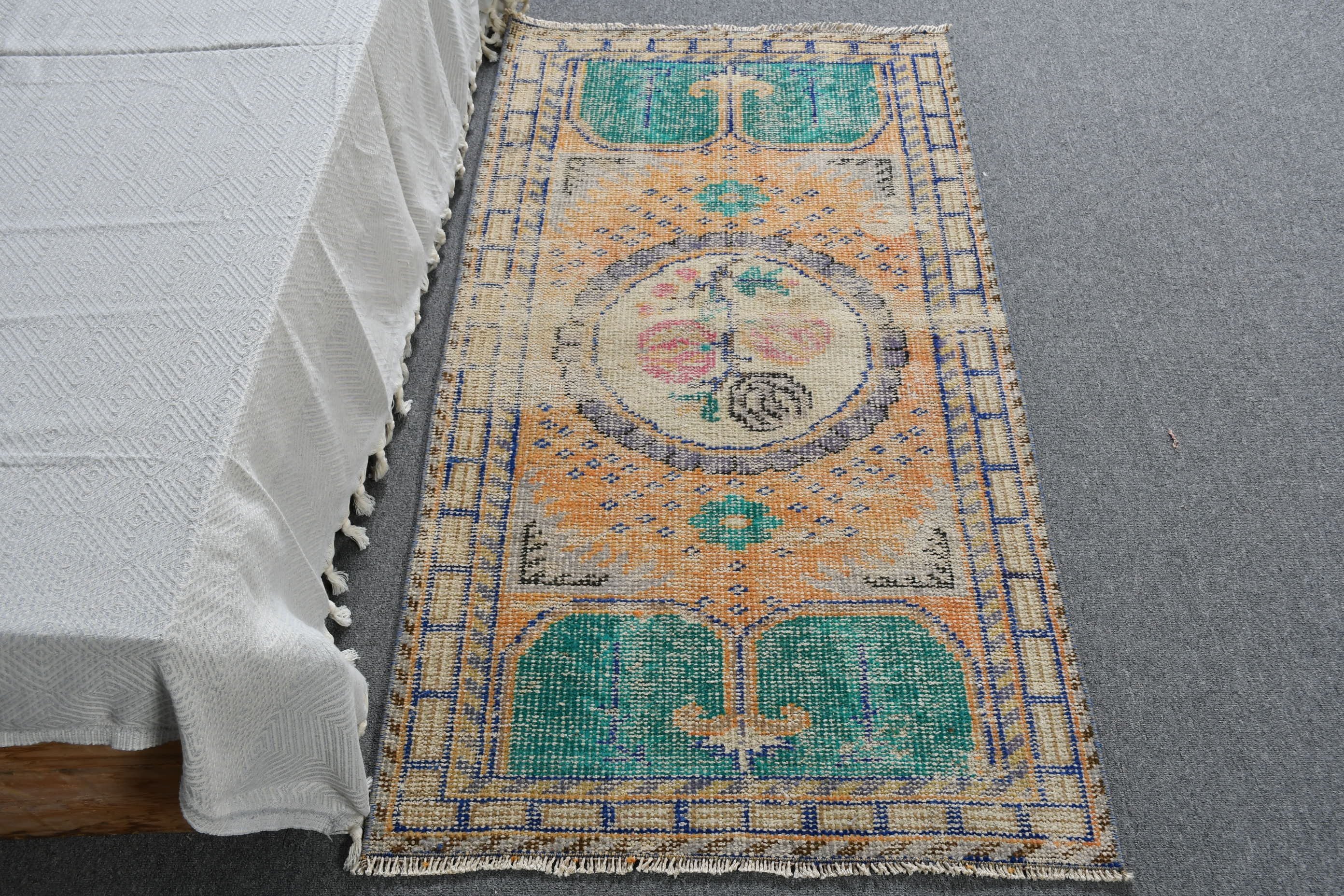 Turuncu Anadolu Halıları, Fas Halıları, 2.5x4.7 ft Küçük Halı, Vintage Halı, El Yapımı Halı, Türk Halısı, Banyo Halısı, Çocuk Halısı