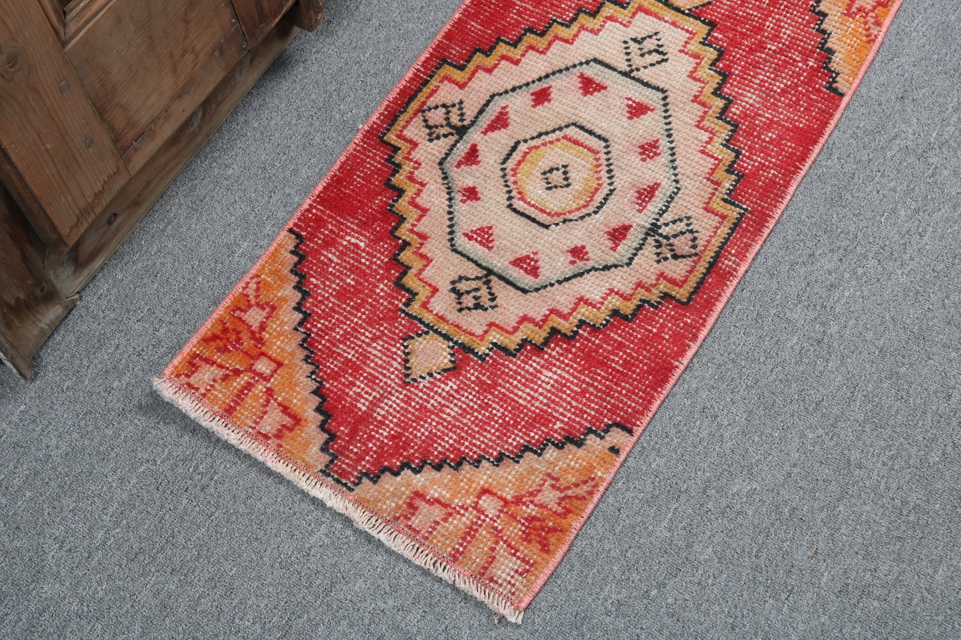 Yer Halıları, Kırmızı El Dokuma Halı, Ofis Halıları, Vintage Halılar, Duvara Asılı Halı, 1.2x2.5 ft Küçük Halılar, Boho Halı, Türk Halıları, Mutfak Halıları