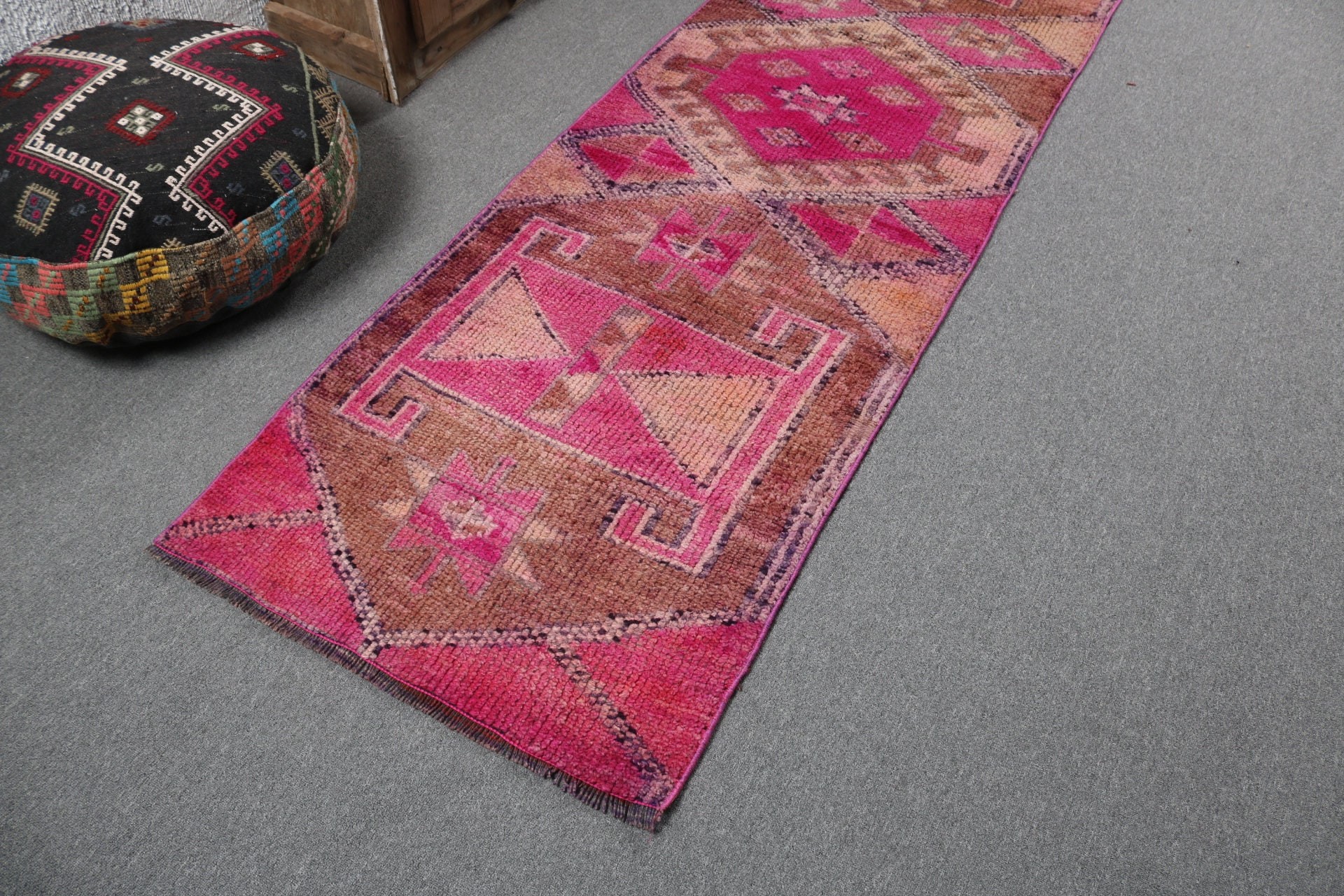 Yün Halı, Uzun Yolluk Halıları, Türk Halısı, Pembe Nötr Halı, Oryantal Halı, Mutfak Halıları, Runner Halıları, 2.7x11 ft Runner Halıları, Vintage Halı