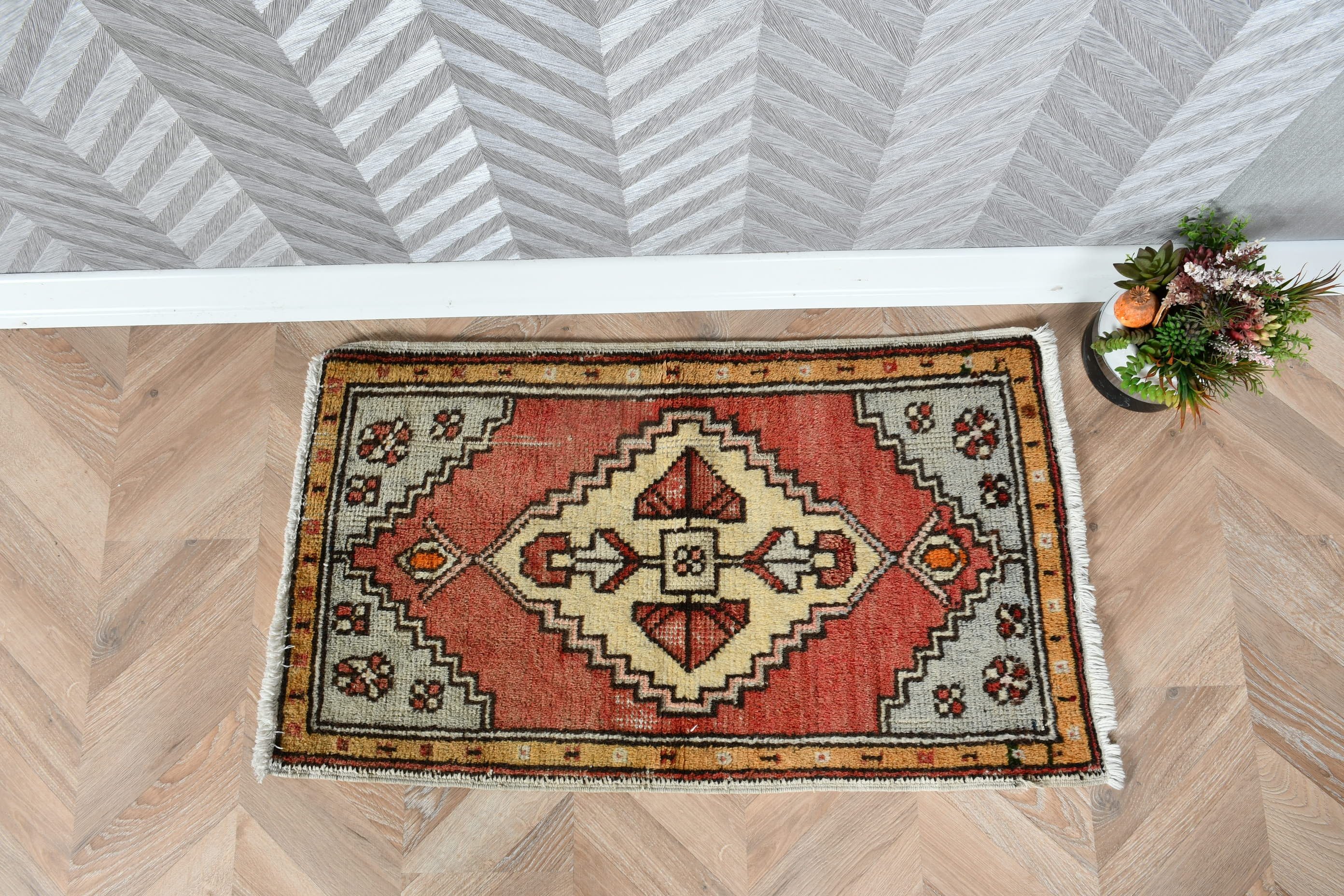 1.8x3 ft Küçük Halılar, Vintage Halı, Türk Halıları, Oushak Halısı, Kırmızı Yatak Odası Halısı, Ev Dekor Halısı, Banyo Halısı, Eskitilmiş Halı, Kapı Paspası Halıları