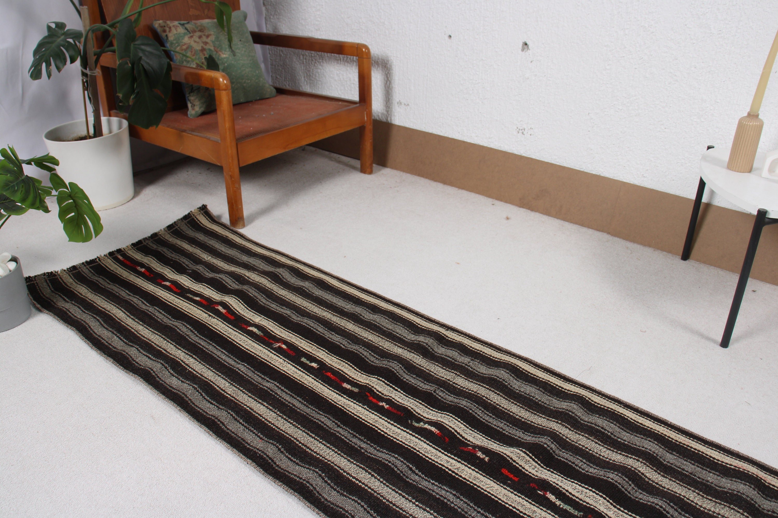 Açıklama Halısı, Vintage Halılar, Lüks Halılar, Uzun Yolluk Halıları, 2x6.5 ft Yolluk Halıları, Türk Halıları, Vintage Yolluk Halıları, Kilim, Siyah Soğuk Halı