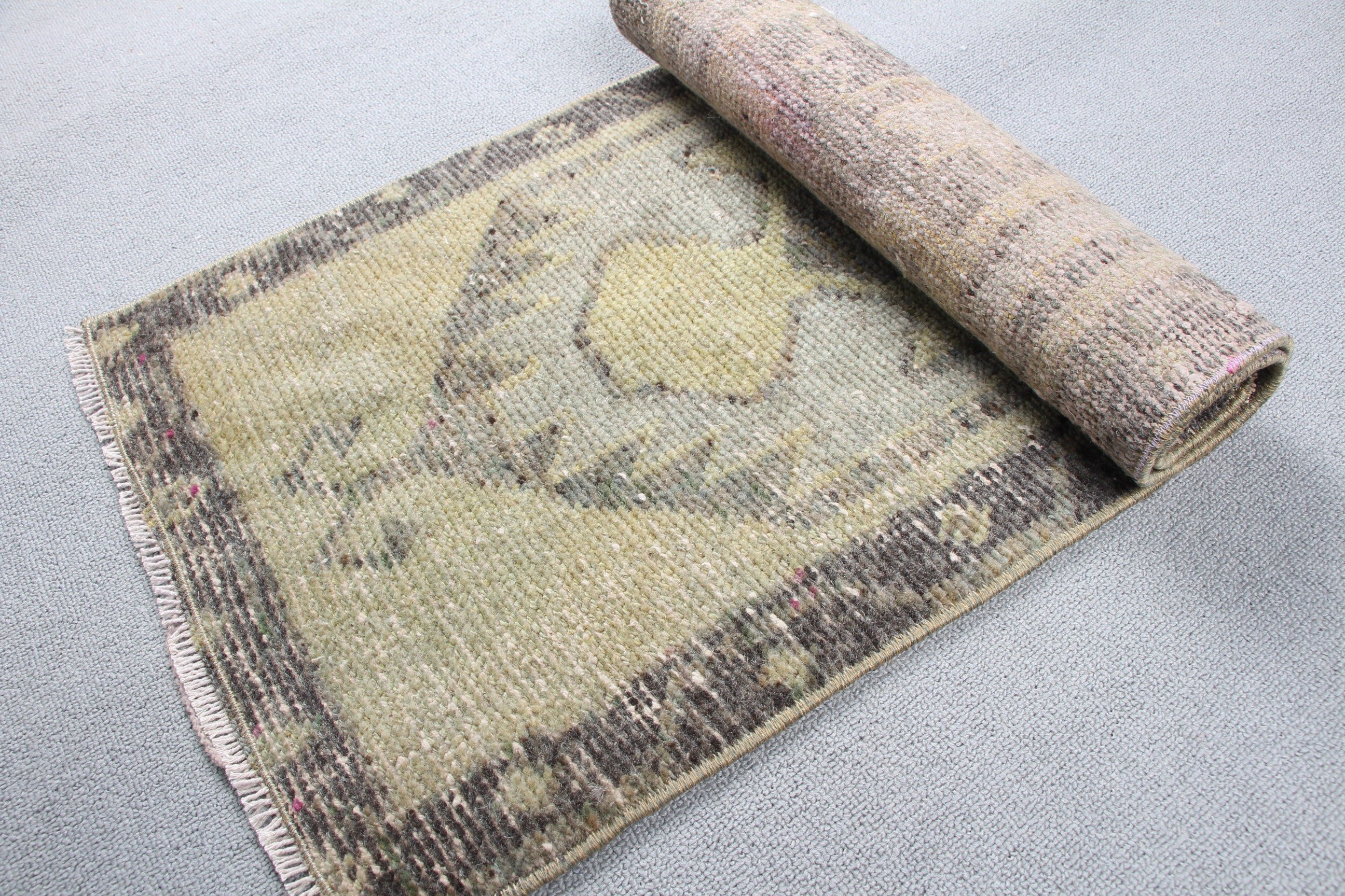 Havalı Halı, Mutfak Halısı, Yatak Odası Halısı, Türk Halıları, 1,5x3,2 ft Küçük Halı, Yeşil Soğuk Halılar, Vintage Halı, Mutfak Halıları, Çocuk Odası Halıları