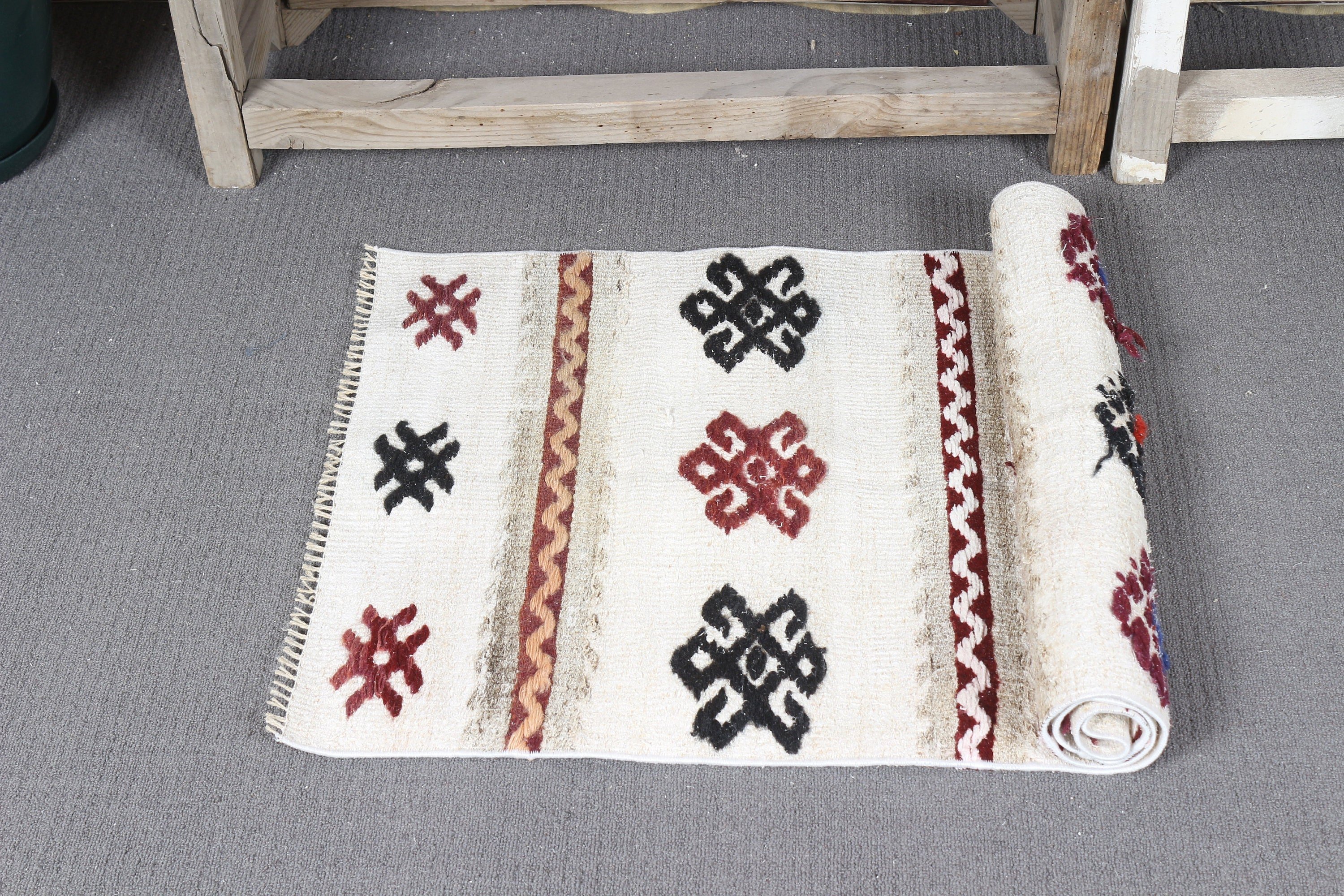 Antique Rugs, Entry Rug, Wool Rugs, Turkish Rug, 1.8x4 ft Small Rug, Old Rug, Vintage Rug, White Wool Rug, Rugs for Entry, Wall Hanging Rug