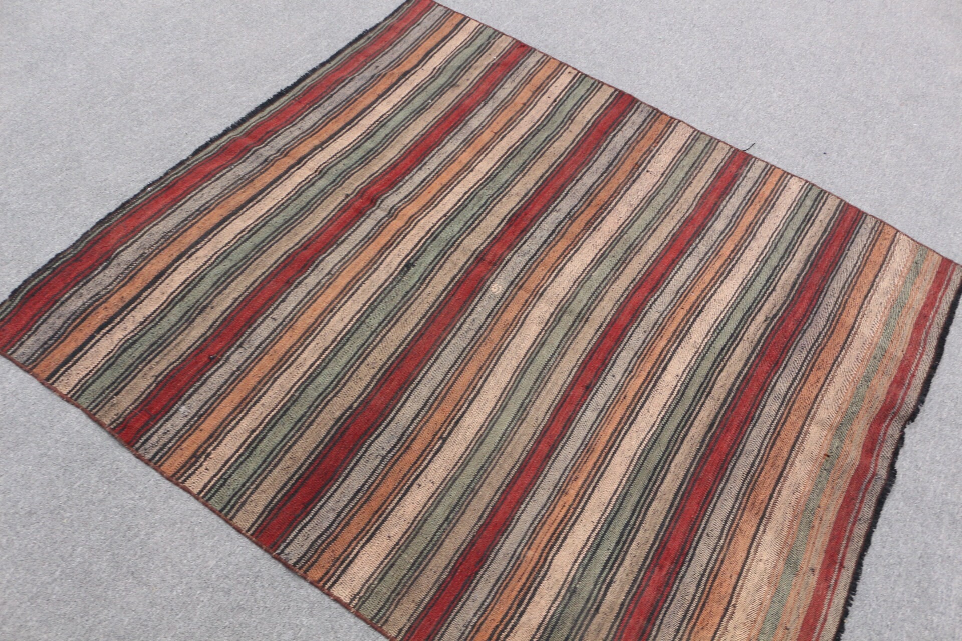 Mutfak Halısı, 4.6x5.1 ft Aksan Halısı, Türk Halısı, Kilim, Çocuk Halıları, Fas Halıları, Boho Halısı, Vintage Halı, Gökkuşağı Havalı Halıları