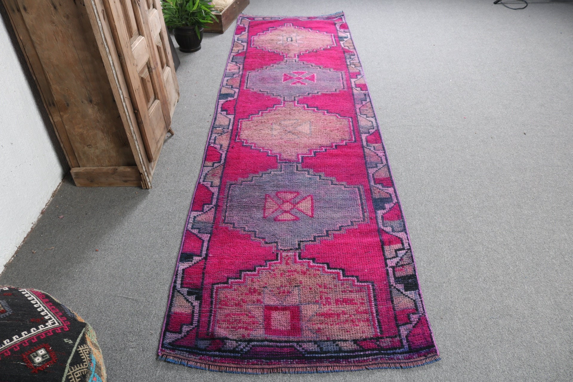 Yer Halıları, Vintage Halı, 2.9x9.9 ft Runner Halı, Vintage Runner Halıları, Pembe Nötr Halı, Oushak Halı, Merdiven Halıları, Türk Halısı, Türkiye Halıları