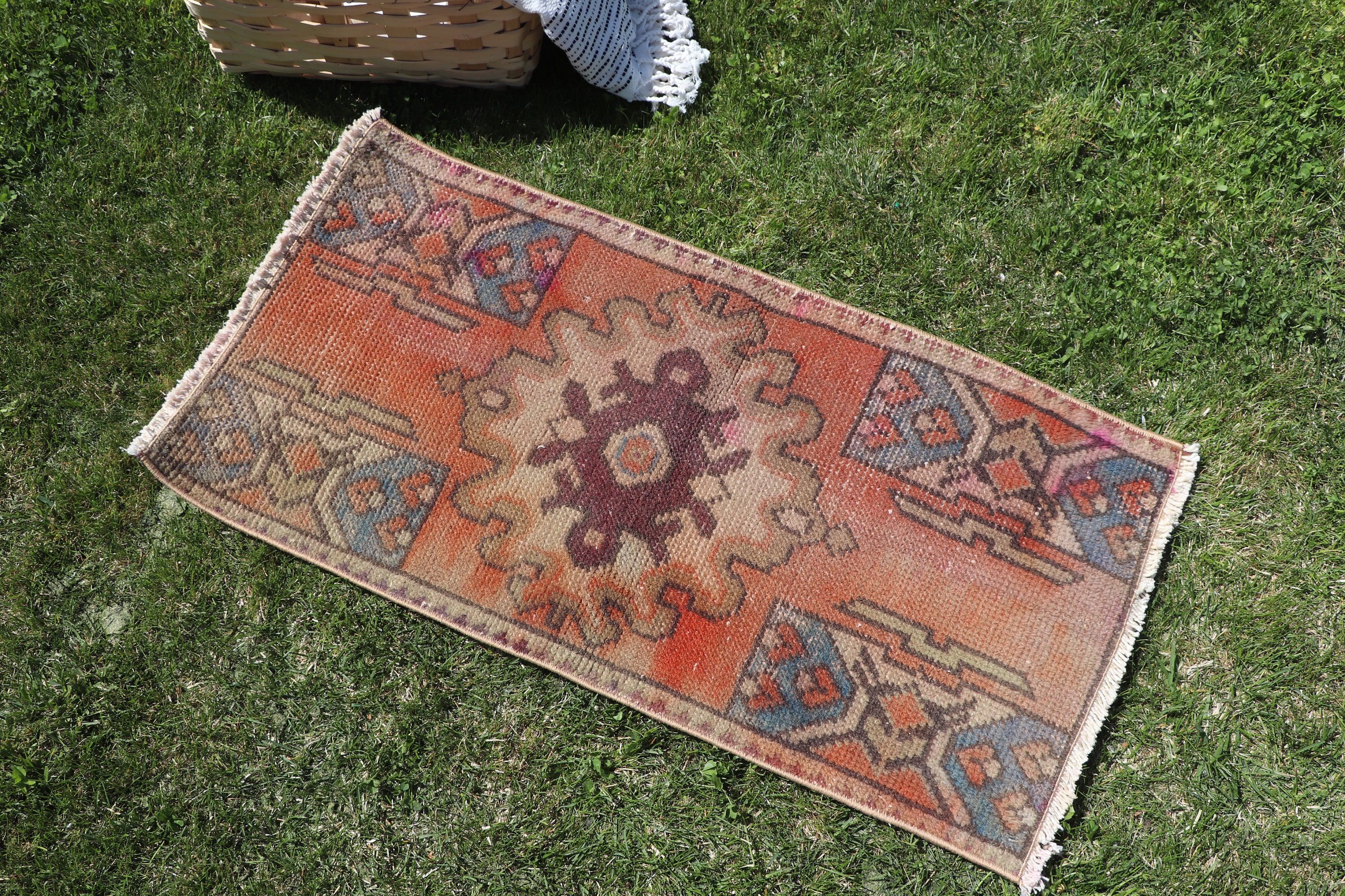 Havalı Halılar, Mutfak Halıları, Banyo Halısı, Yatak Odası Halıları, Vintage Halılar, Türk Halısı, Lüks Halılar, 1,5x3 ft Küçük Halı, Turuncu El Dokuma Halı