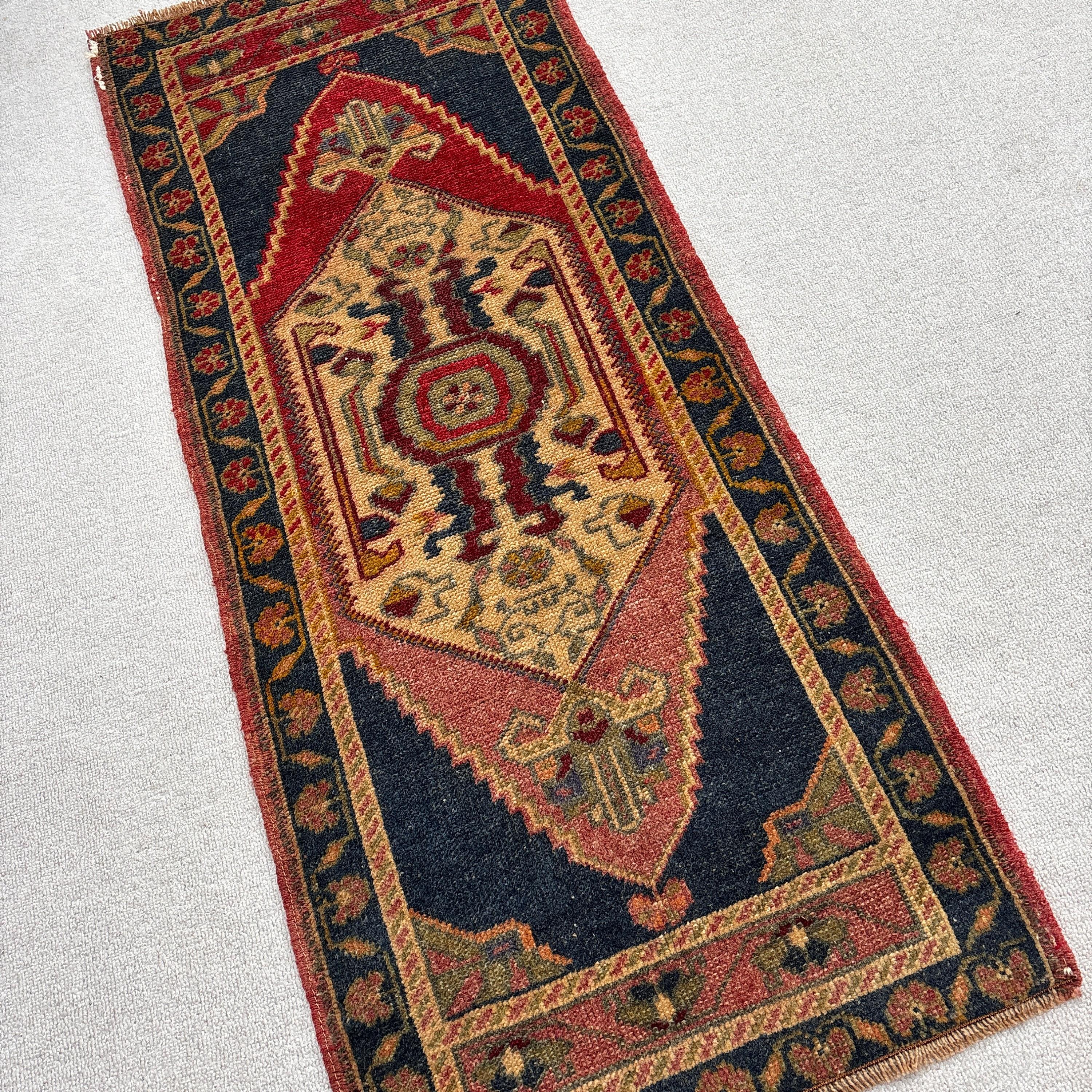 Vintage Halı, Havalı Halı, Küçük Boho Halı, 1.8x4.3 ft Küçük Halı, Çocuk Halısı, Araba Paspası Halıları, Türk Halıları, Kırmızı Yatak Odası Halısı, Anadolu Halıları