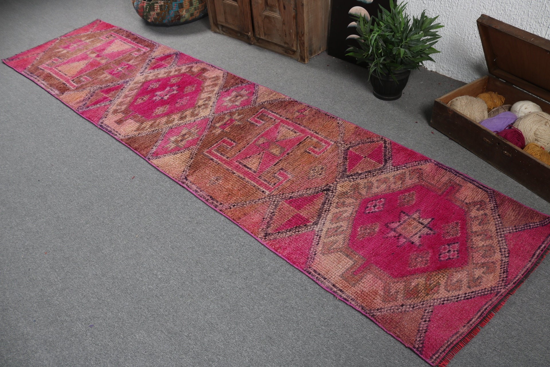 Yün Halı, Uzun Yolluk Halıları, Türk Halısı, Pembe Nötr Halı, Oryantal Halı, Mutfak Halıları, Runner Halıları, 2.7x11 ft Runner Halıları, Vintage Halı