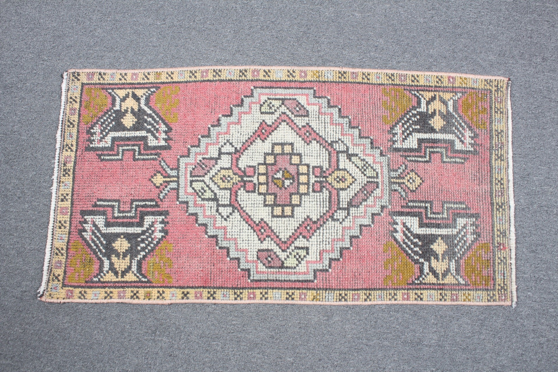 Türk Halıları, Duvara Asılı Halı, Anadolu Halısı, Giriş Halısı, Ev Dekorasyonu Halısı, Kırmızı Ev Dekoru Halısı, Vintage Halı, Tribal Halısı, 1.6x3 ft Küçük Halı