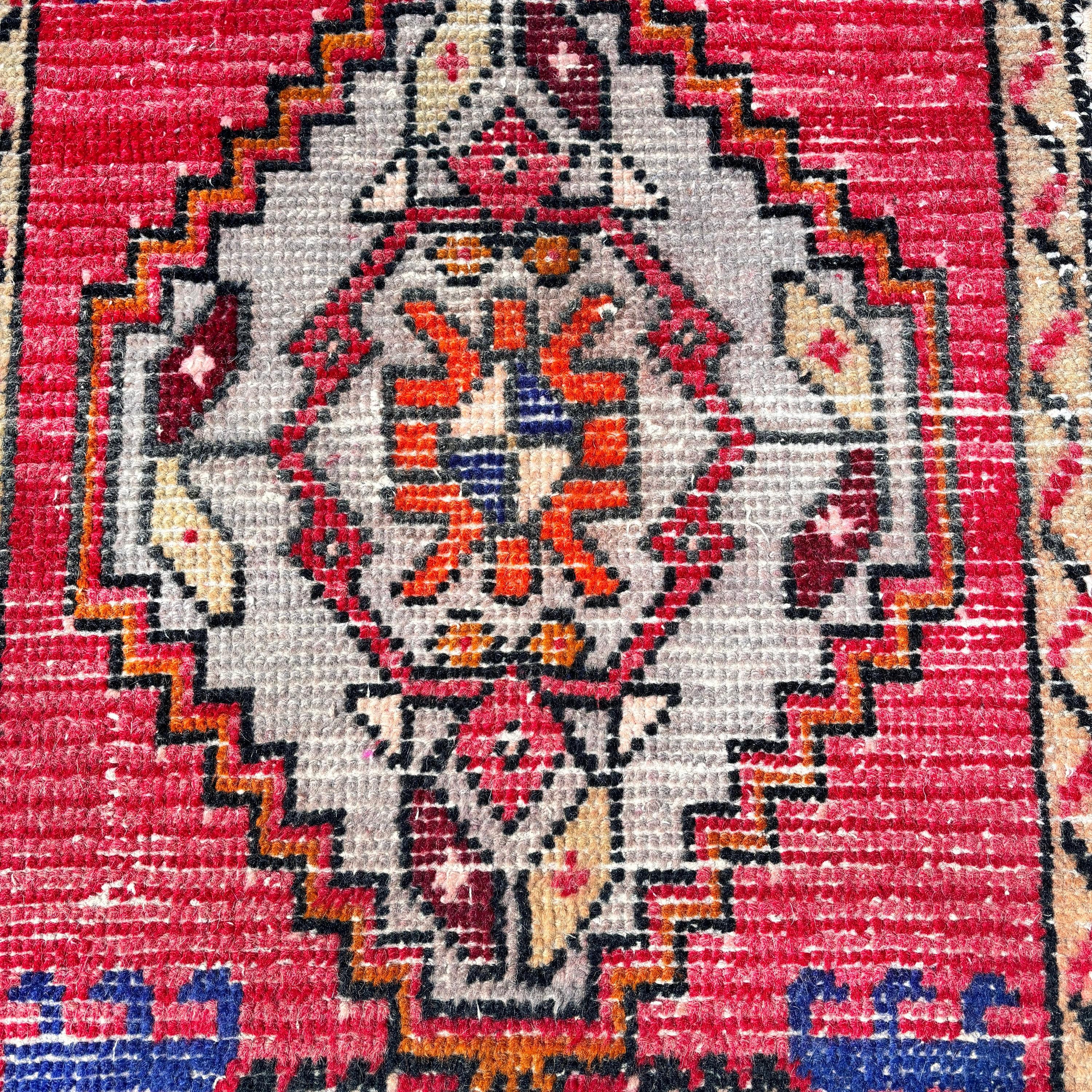 Küçük Vintage Halı, Egzotik Halı, 1.6x3.2 ft Küçük Halı, Nötr Halılar, Anadolu Halıları, Küçük Boho Halıları, Türk Halısı, Vintage Halı, Kırmızı Yün Halılar