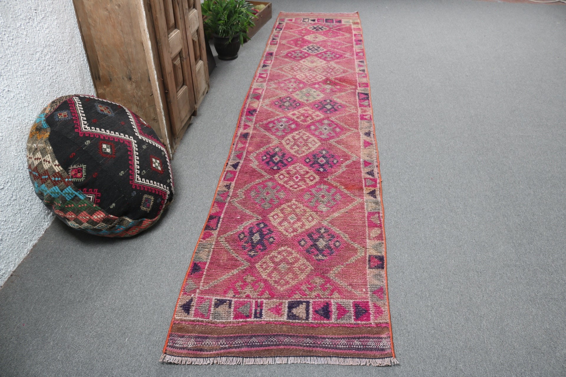 Vintage Halılar, El Yapımı Halı, Nötr Halılar, 2.5x12.3 ft Runner Halı, Yer Halıları, Beni Ourain Runner Halıları, Türk Halıları, Pembe Açıklama Halıları