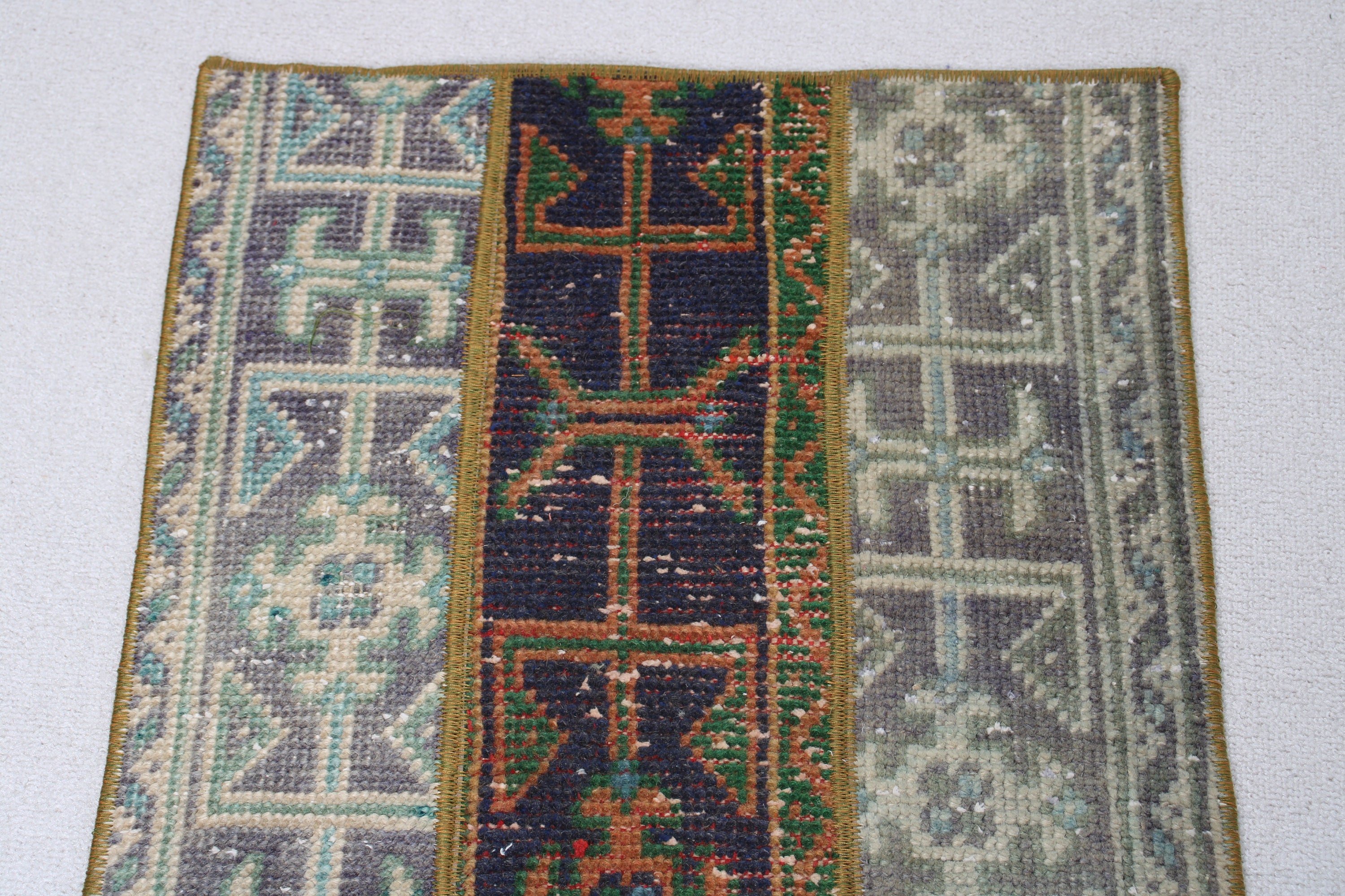 Türk Halıları, Bildiri Halısı, Vintage Halılar, Küçük Vintage Halılar, Anadolu Halısı, 1.7x3.3 ft Küçük Halılar, Yeşil Düz Dokuma Halılar, Çocuk Halıları