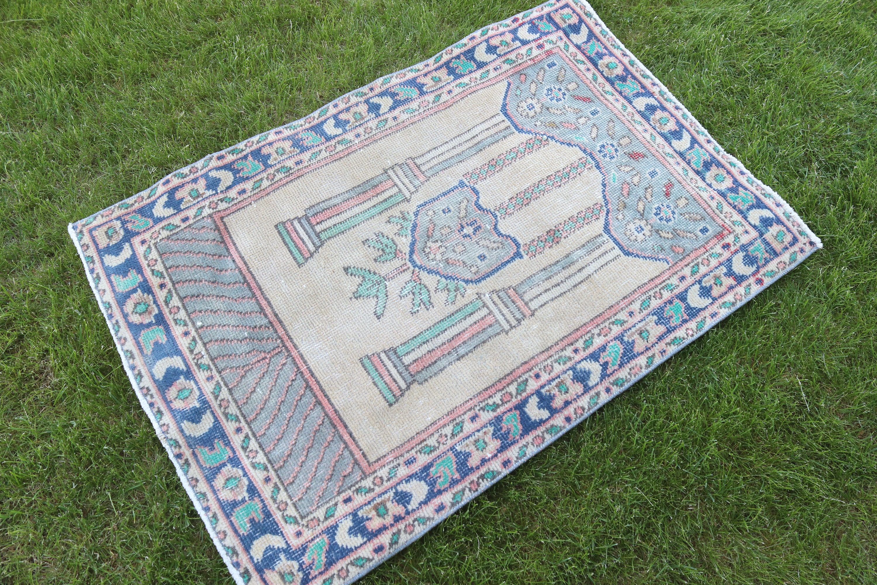 Vintage Halı, Duvara Asılı Halı, Kapı Paspası Halısı, 2.5x3.7 ft Küçük Halı, Geometrik Halı, Bej Oryantal Halılar, Türk Halısı, Anadolu Halıları