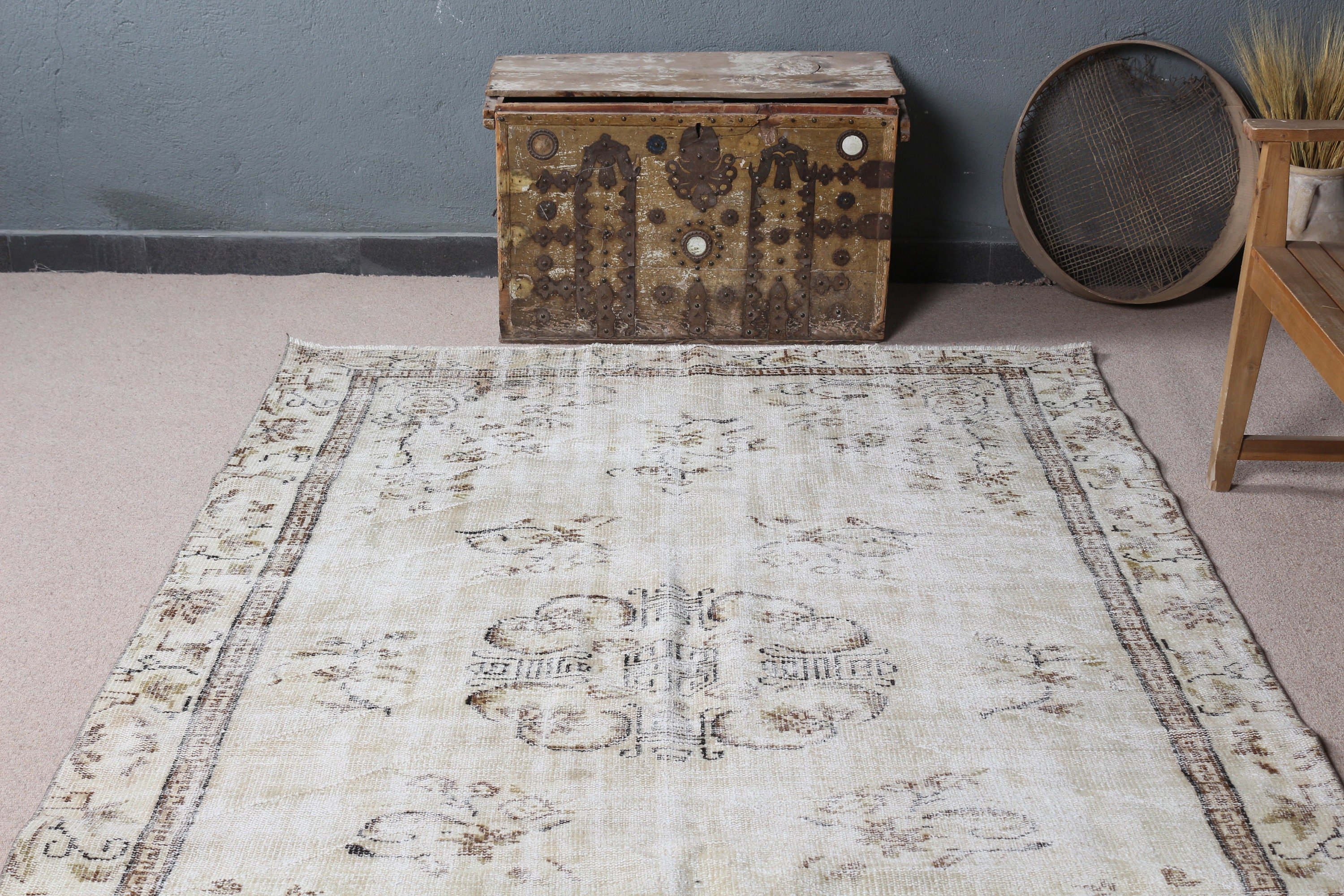 Distressed Rug, Salon Rugs, Cool Rug, Vintage Rugs, 5.5x8.3 ft Large Rugs, Home Decor Rug, Living Room Rug, Beige Oushak Rug, Turkish Rugs