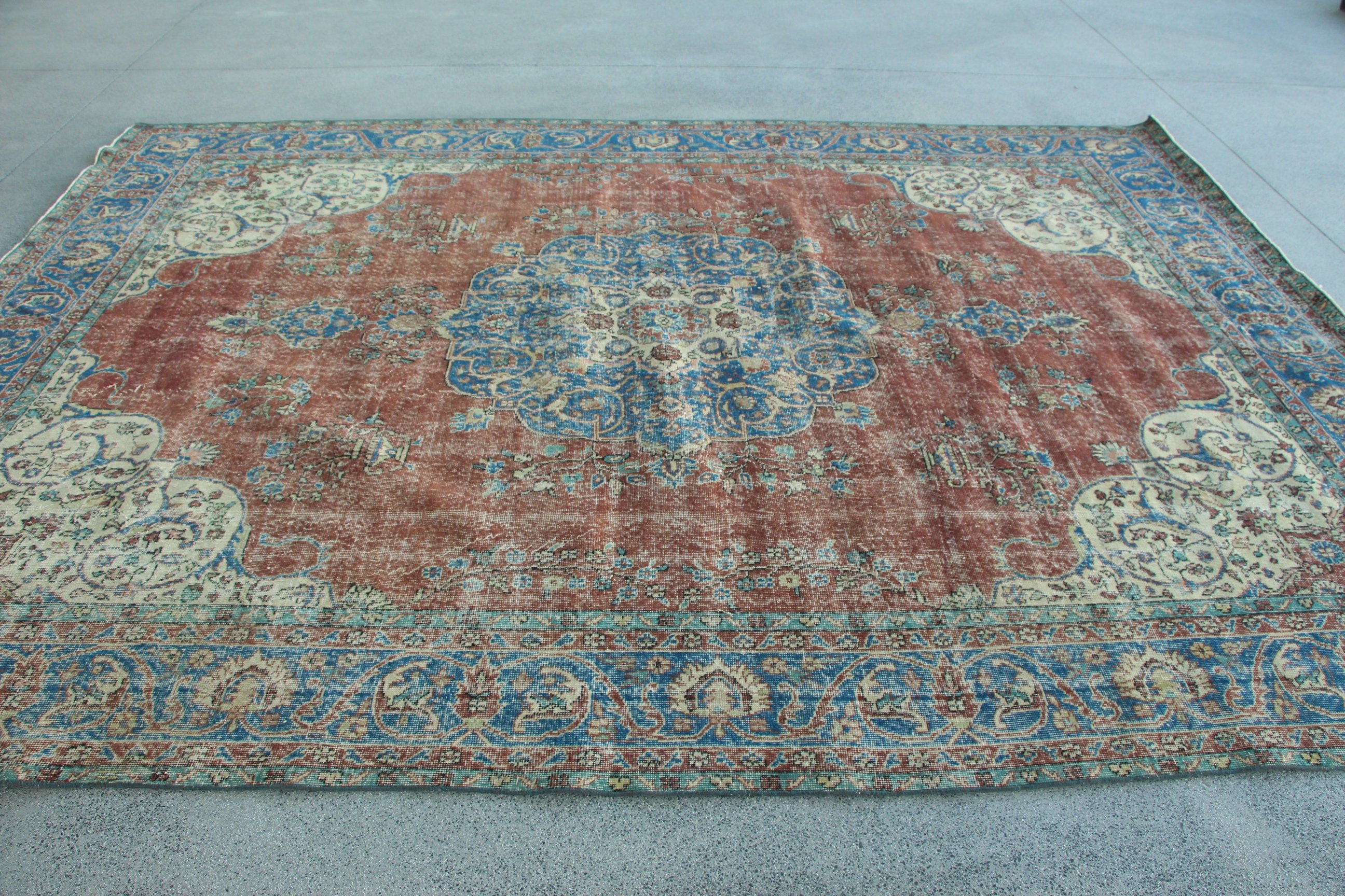 Oversize Vintage Rug, Vintage Rugs, Red Luxury Rug, Handwoven Rugs, 8.2x11.2 ft Oversize Rug, Antique Rug, Turkish Rug, Salon Rug