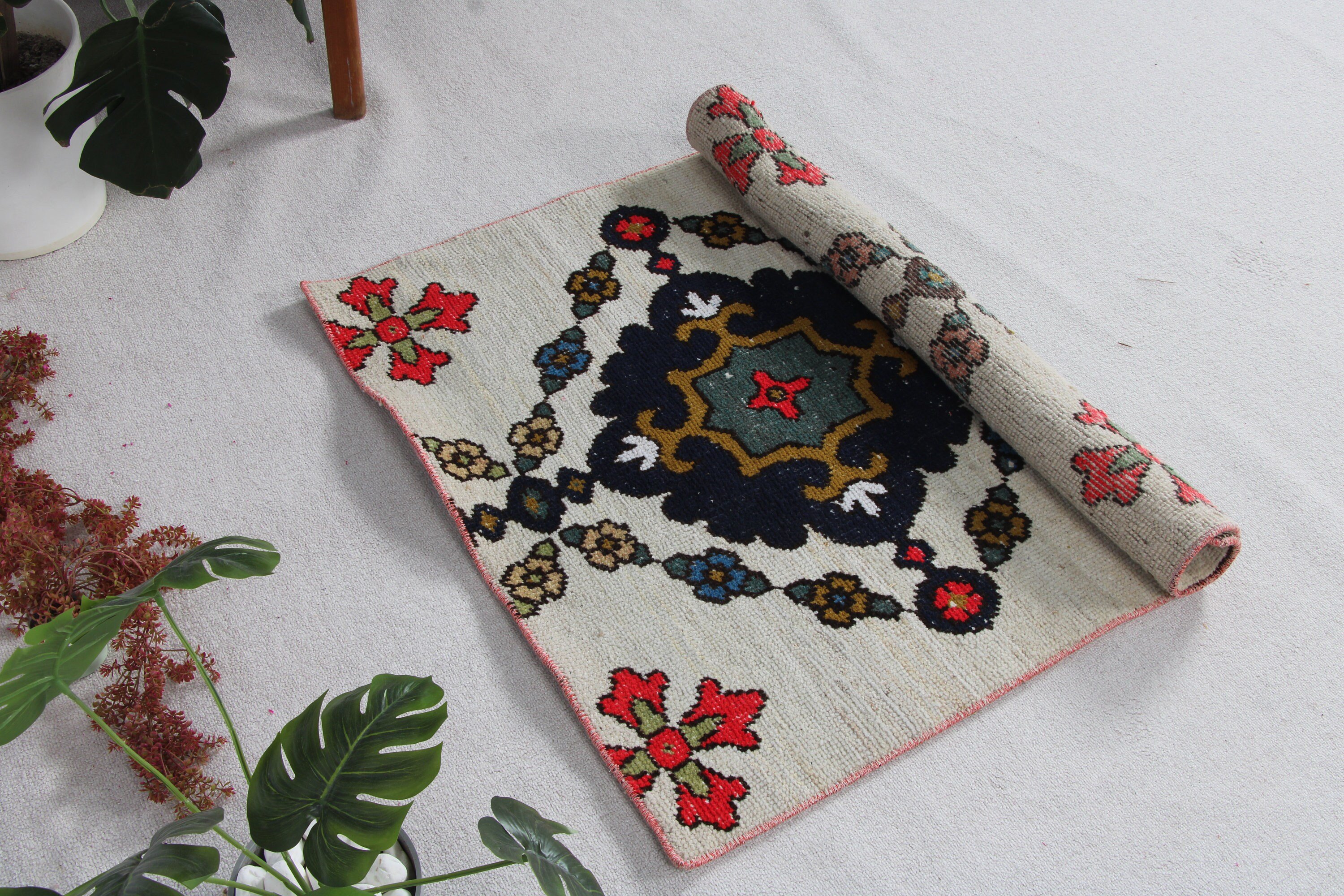 Kapı Paspası Halısı, Vintage Halı, Yatak Odası Halısı, 3.2x3.8 ft Küçük Halılar, Türk Halıları, Oushak Halısı, Dekoratif Halılar, Açıklama Halıları, Beyaz Antika Halı