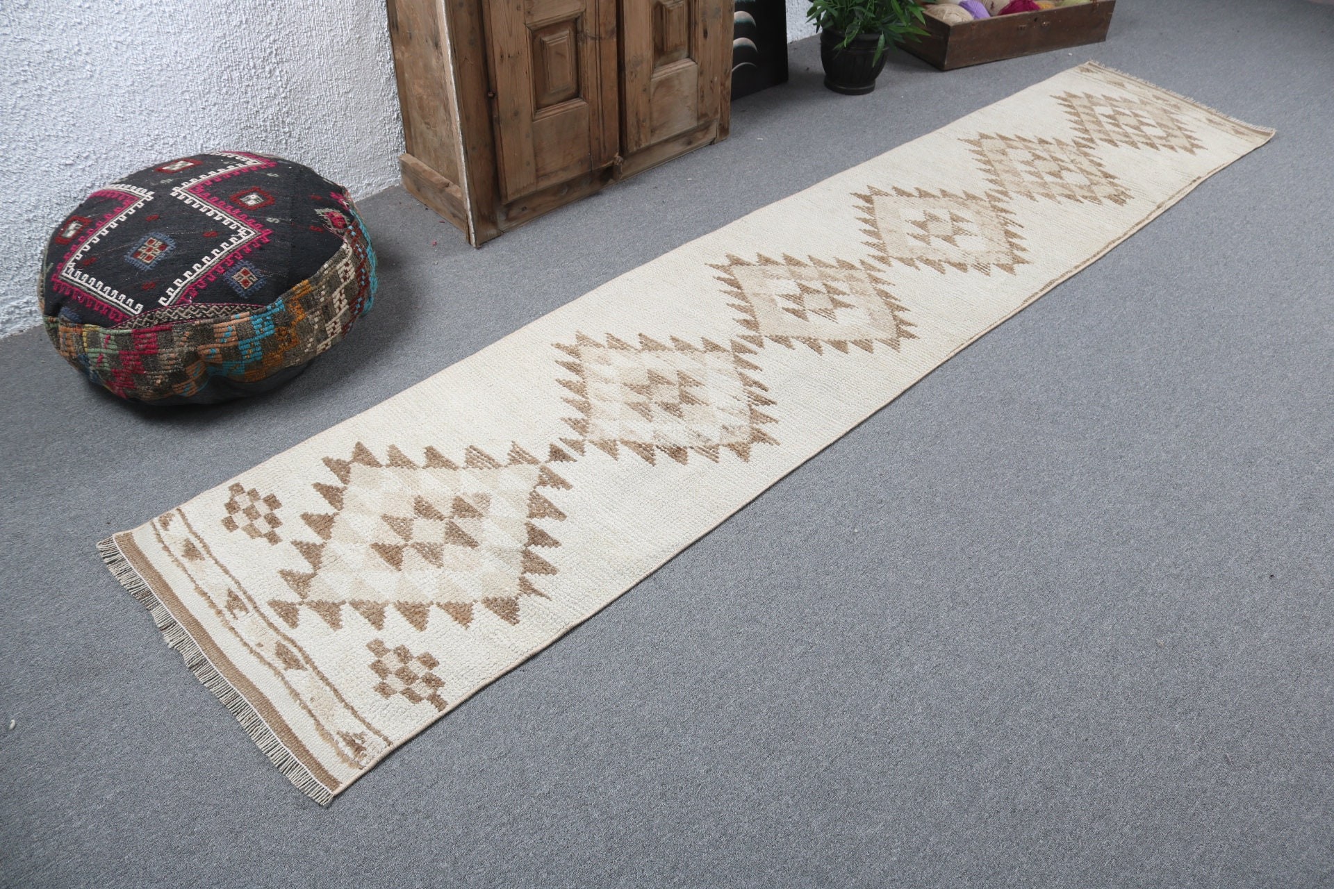 Beni Ourain Runner Halıları, Vintage Halılar, 2.2x10.4 ft Runner Halıları, Fas Halısı, Türk Halısı, Bej Düz Dokuma Halısı, Koridor Halıları