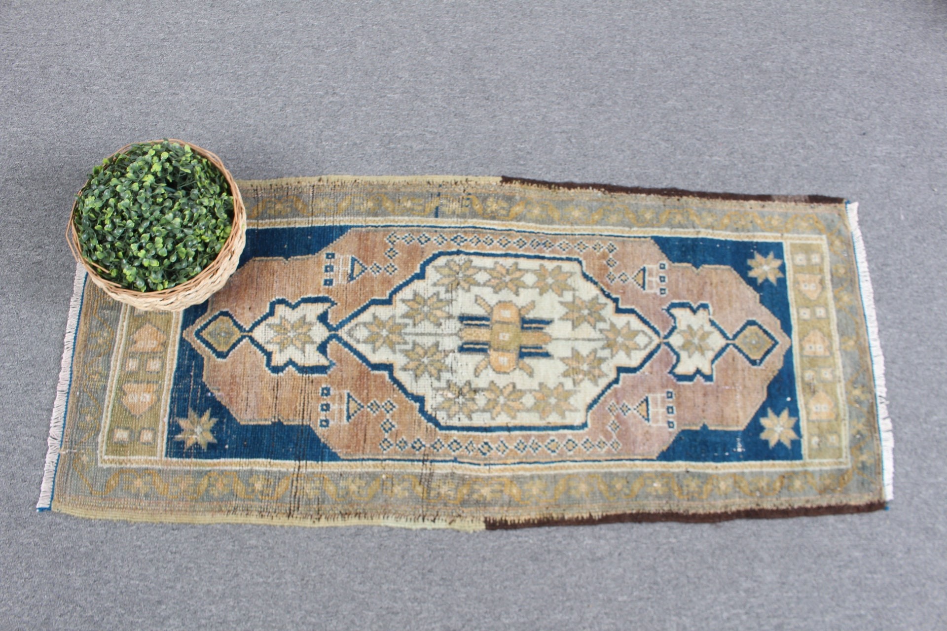 Turuncu Yün Halı, Türk Halıları, Vintage Halılar, Paspas Halıları, 1.6x3.8 ft Küçük Halı, Çocuk Halısı, Antika Halı, Anadolu Halısı, Banyo Halıları