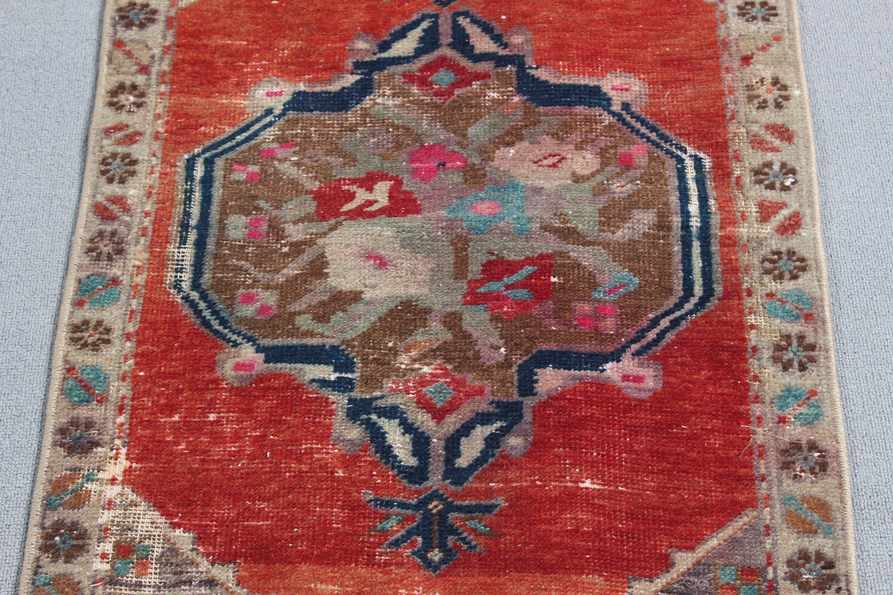 Kırmızı Fas Halısı, 1.7x3.8 ft Küçük Halılar, Banyo Halıları, Vintage Halı, Türk Halısı, El Dokuma Halı, Yatak Odası Halıları, Havalı Halılar, Mutfak Halıları