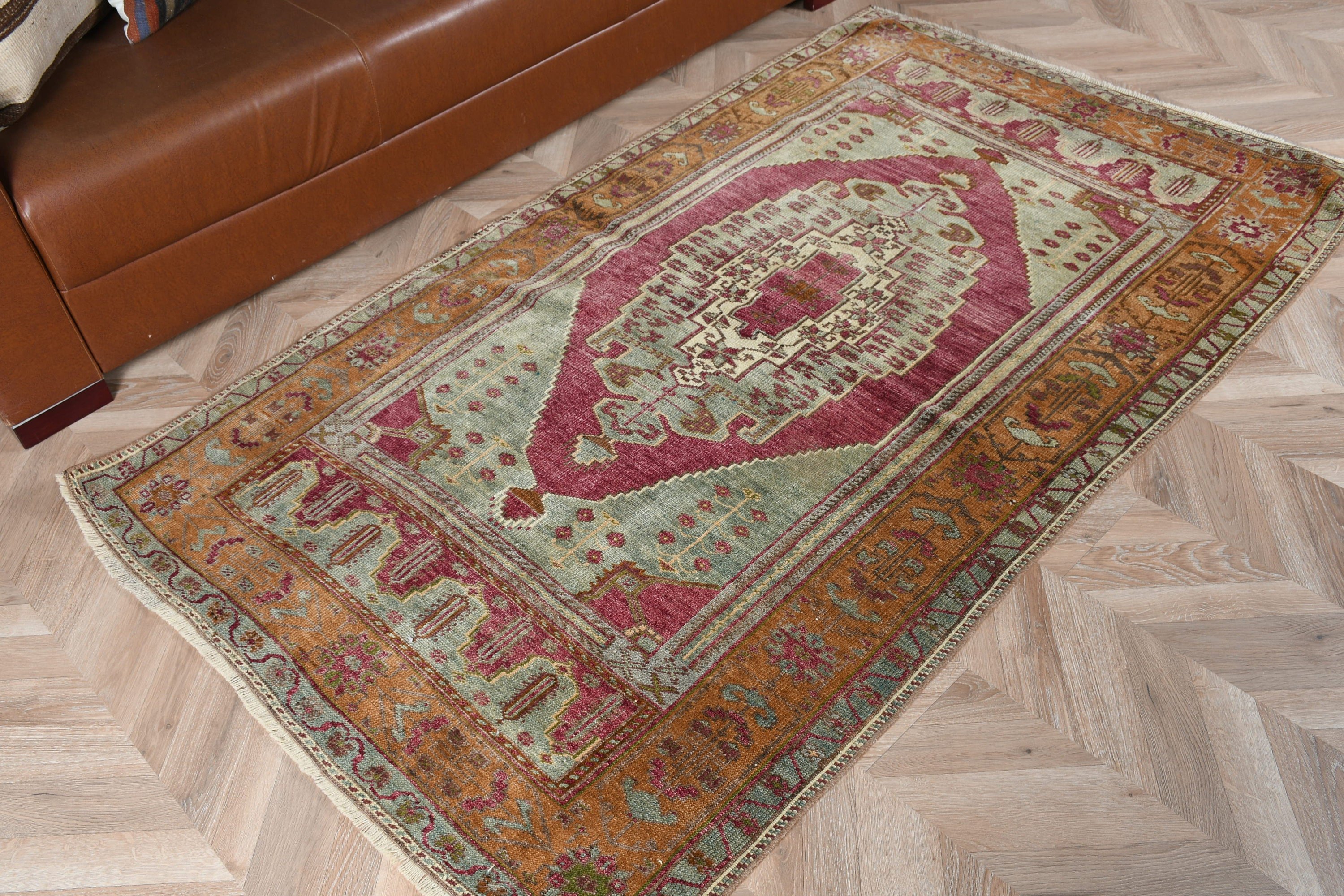 Kırmızı Mutfak Halısı, 3.7x6.5 ft Alan Halısı, Oushak Halıları, İç Mekan Halısı, Alan Halıları, Anadolu Halısı, Yemek Odası Halısı, Türk Halıları, Vintage Halı