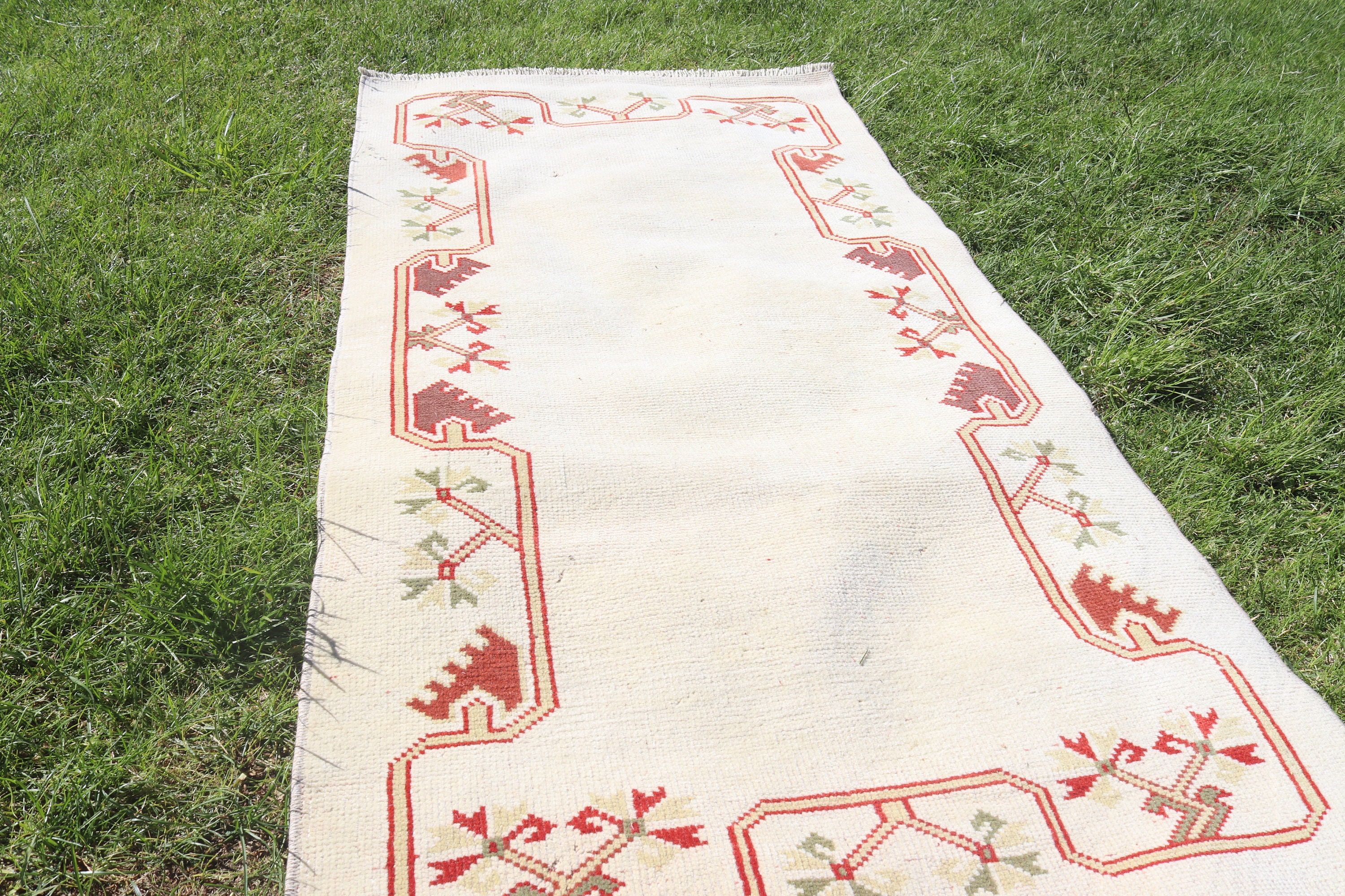 Bej Mutfak Halısı, 2.5x4.7 ft Küçük Halılar, Vintage Halılar, Paspas Halısı, Türk Halıları, Küçük Vintage Halılar, Mutfak Halısı, Oushak Halısı