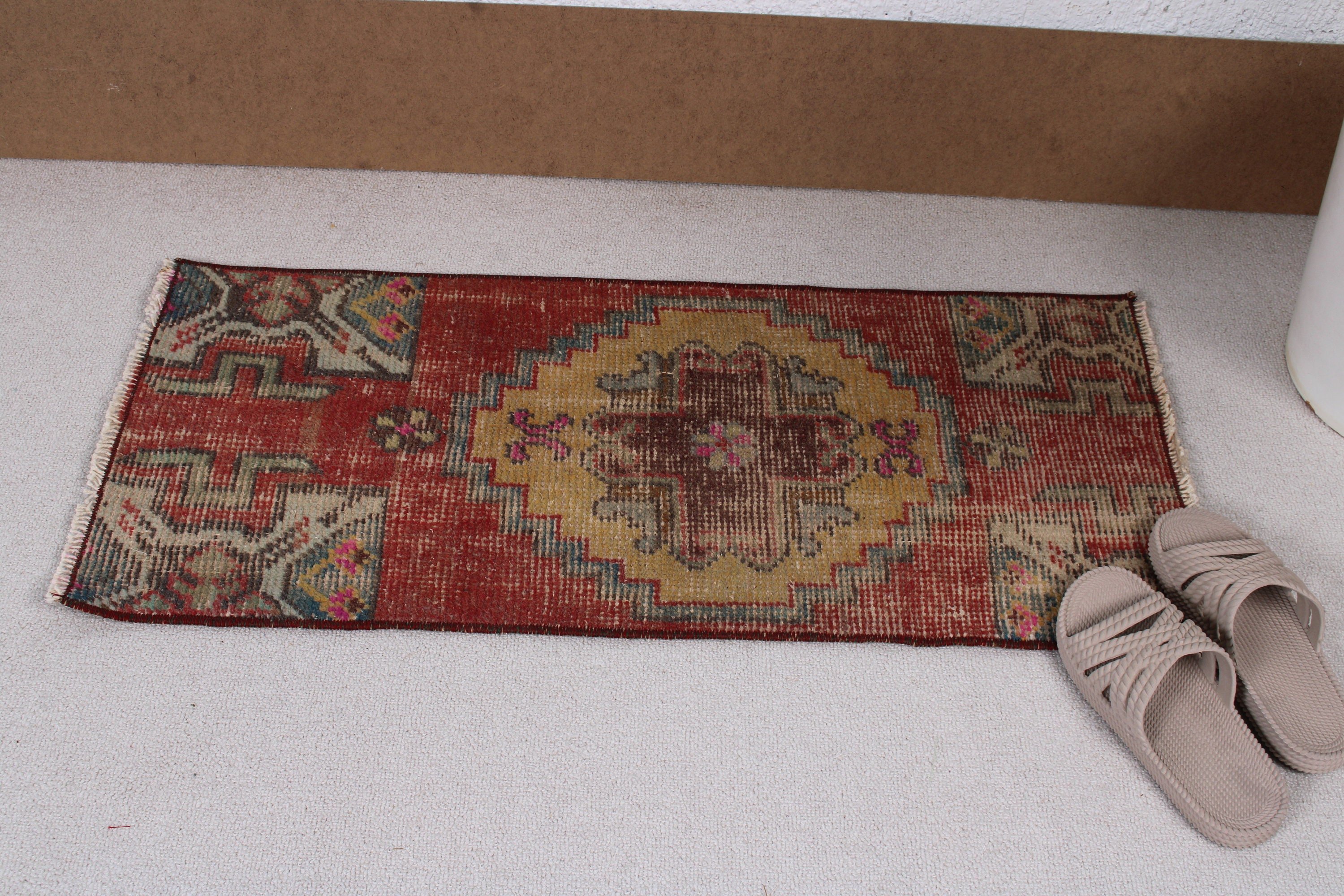 Giriş Halısı, 1.3x3 ft Küçük Halılar, Türk Halıları, Araba Mat Halısı, Anadolu Halısı, Kırmızı Yatak Odası Halıları, Oushak Halısı, Vintage Halılar, Küçük Boho Halıları