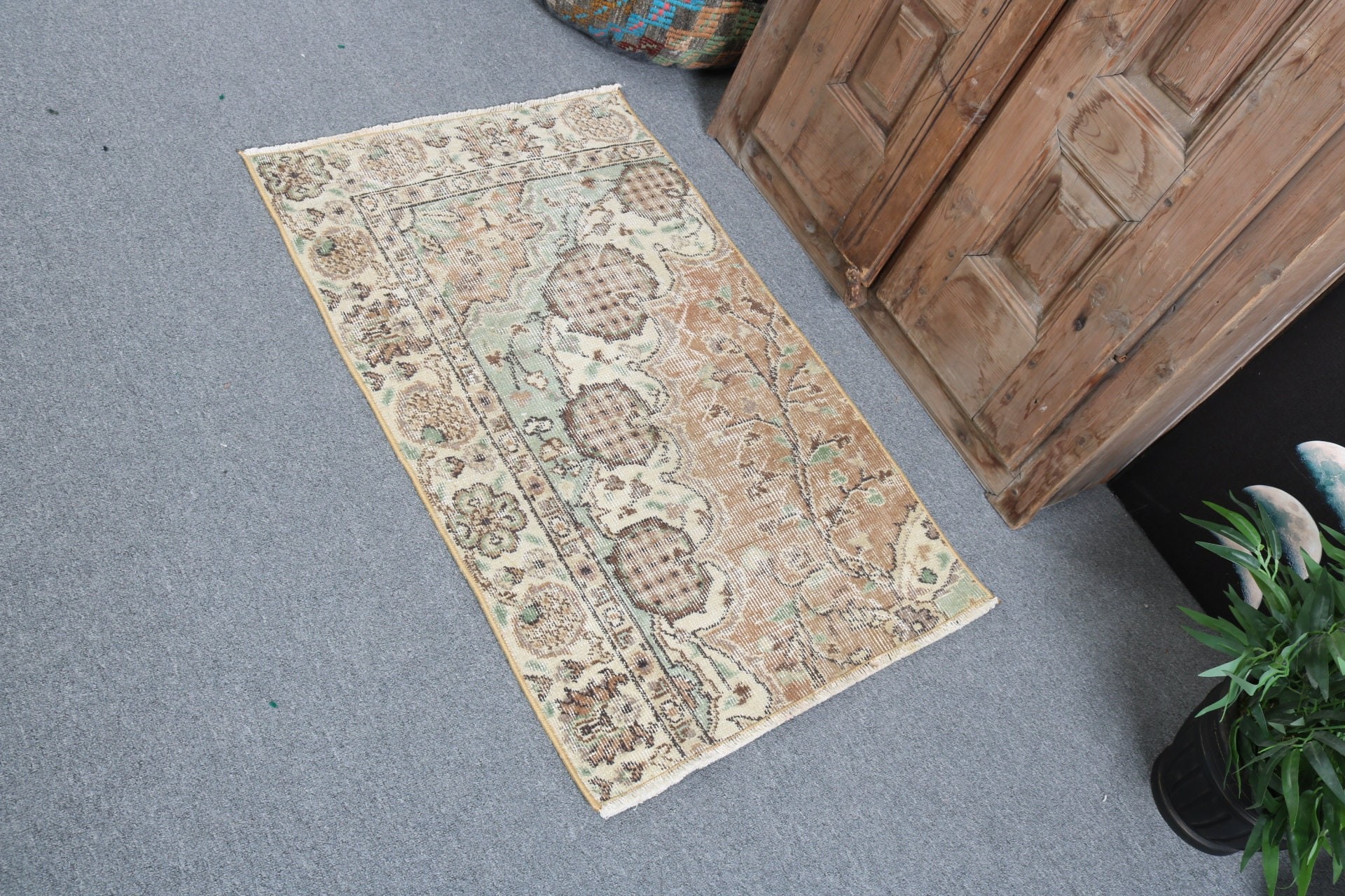 Yatak Odası Halıları, 2.2x3.5 ft Küçük Halı, Vintage Halılar, Türk Halısı, Küçük Alan Halıları, Mutfak Halıları, Bej Antika Halı, Antika Halı, Banyo Halısı