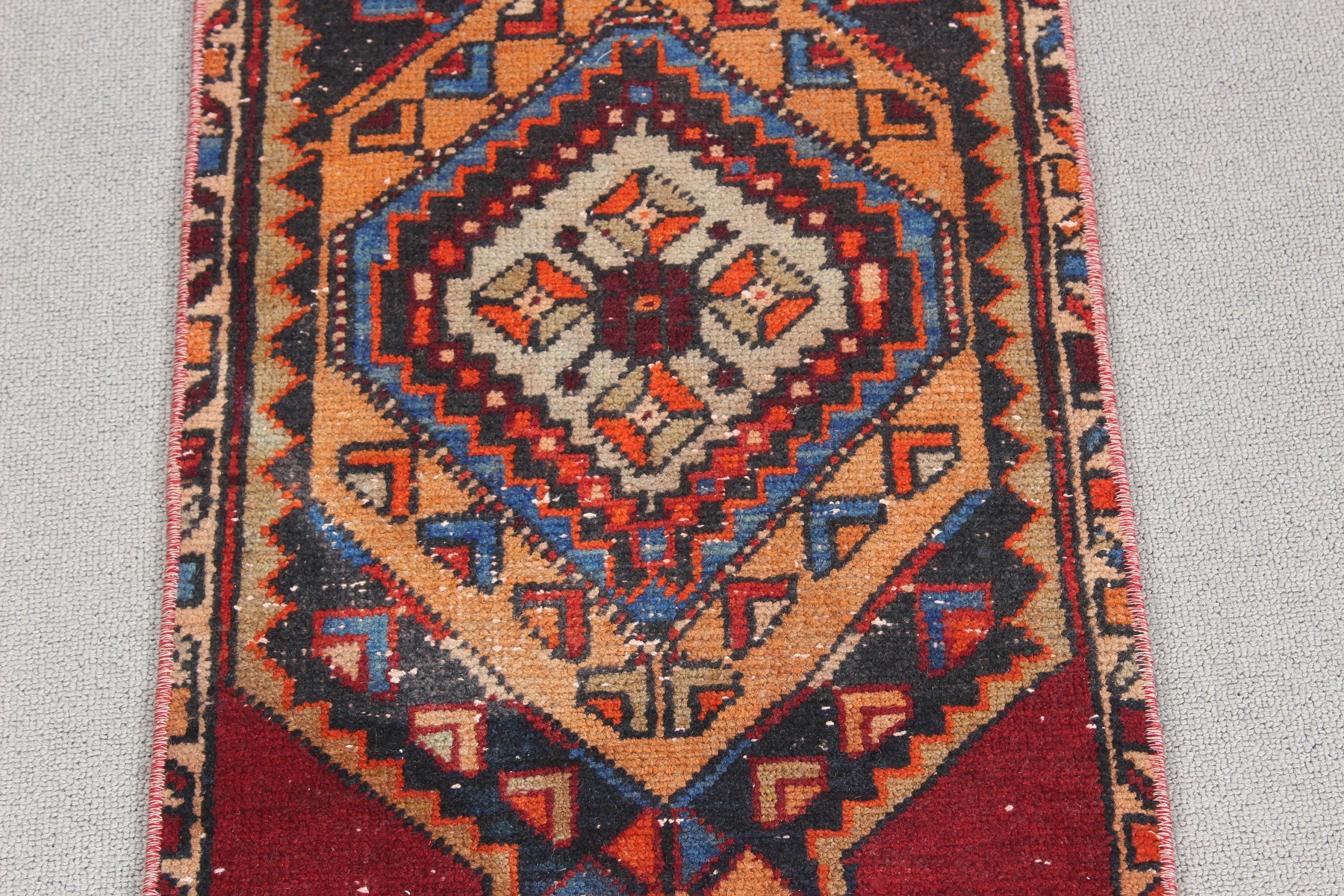 Çocuk Halısı, Kırmızı Soğuk Halılar, Vintage Halı, 1.3x2.6 ft Küçük Halılar, Yün Halılar, Vintage Dekor Halı, Türk Halıları, Fas Halısı, Duvara Asılı Halılar