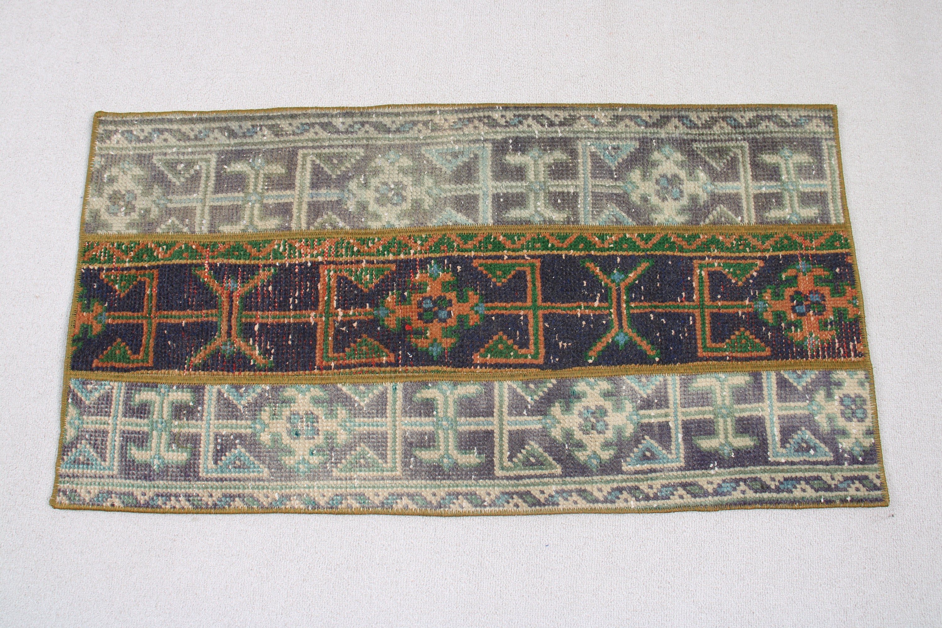 Türk Halıları, Bildiri Halısı, Vintage Halılar, Küçük Vintage Halılar, Anadolu Halısı, 1.7x3.3 ft Küçük Halılar, Yeşil Düz Dokuma Halılar, Çocuk Halıları