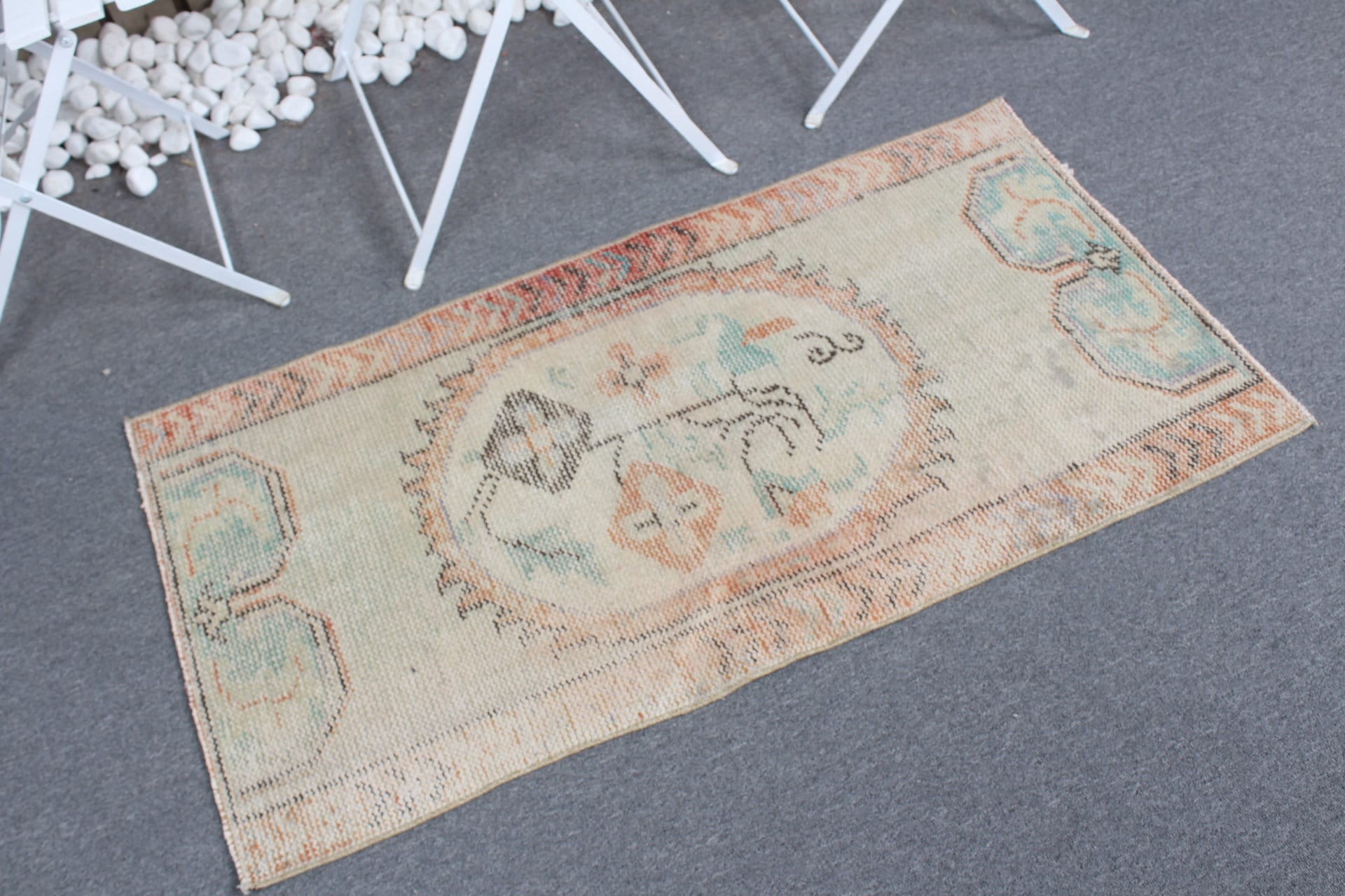 Bej Soğuk Halı, 2.1x4 ft Küçük Halı, Türk Halıları, Vintage Halı, Duvara Asılı Halı, Soyut Halı, Anadolu Halısı, Kapı Paspası Halısı, Yatak Odası Halısı