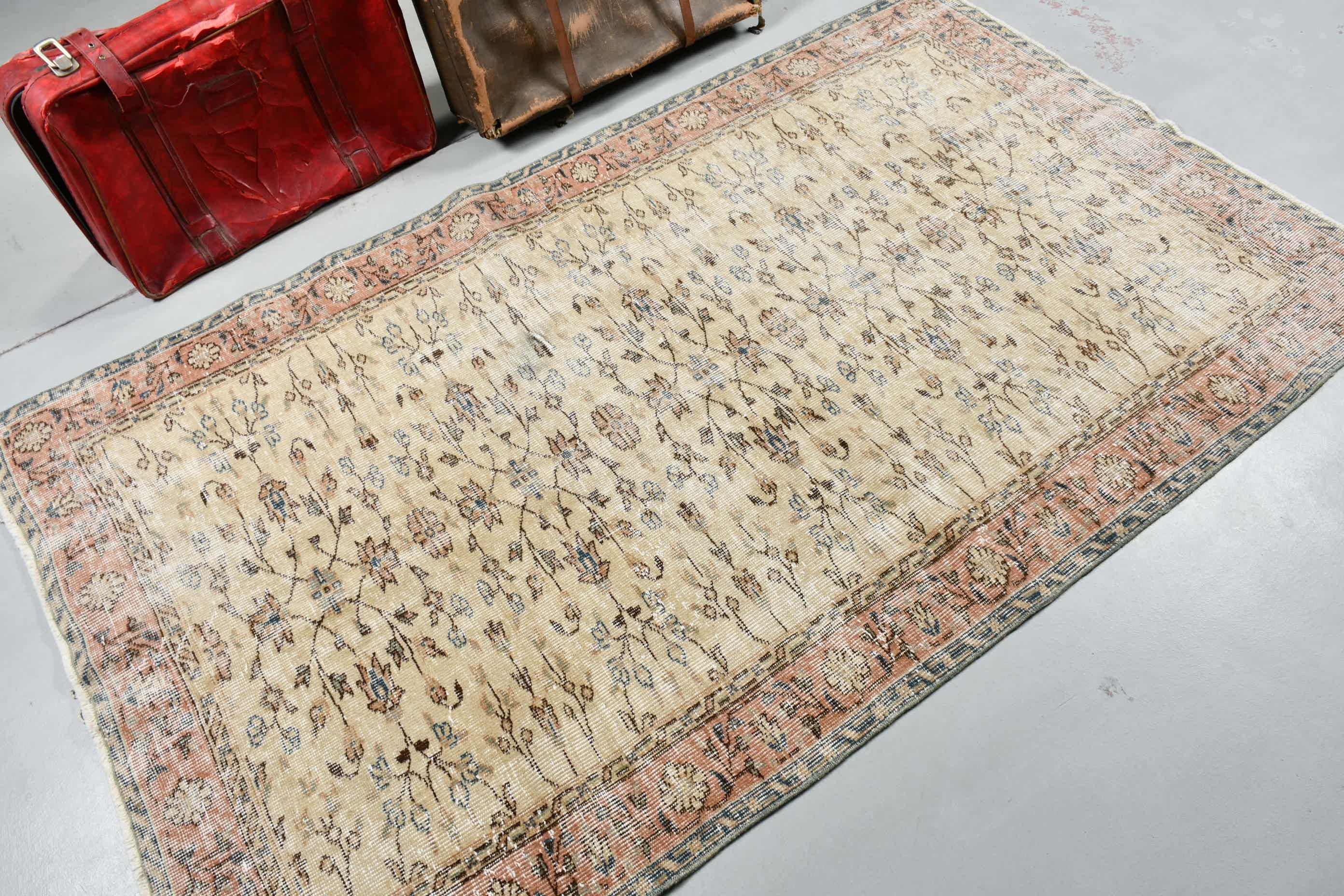 İç Mekan Halıları, Mutfak Halısı, Bej Zemin Halıları, Parlak Halı, Alan Halıları, Vintage Halı, Oushak Halı, 4.1x7 ft Alan Halısı, Havalı Halılar, Türk Halıları