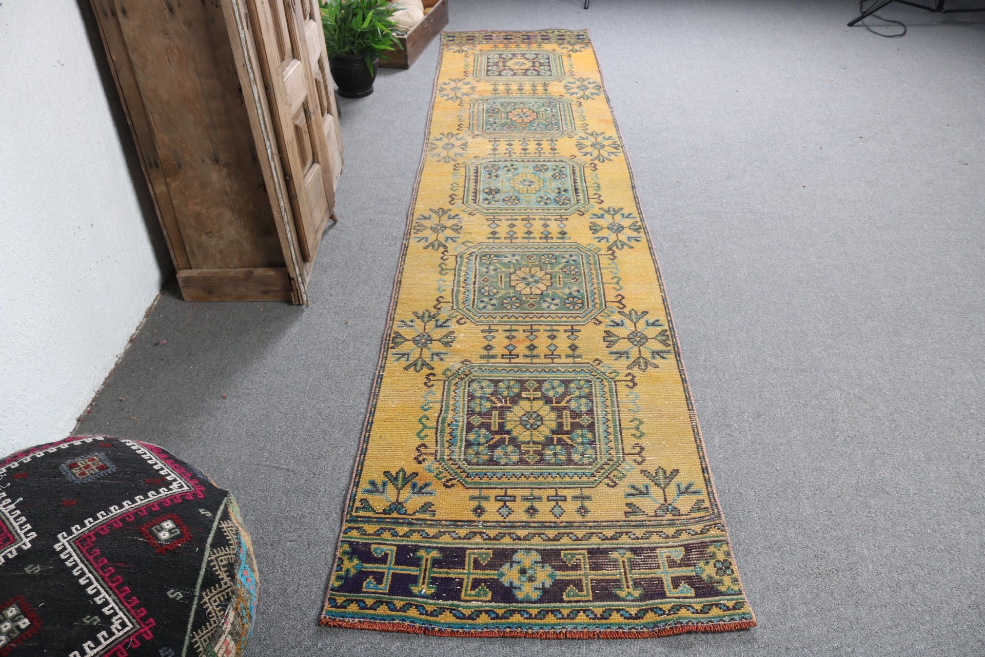 Cool Halı, 2.6x11.1 ft Runner Halıları, Türk Halıları, Uzun Runner Halıları, Beni Ourain Runner Halısı, Vintage Halılar, Sarı Antika Halı, Oushak Halı