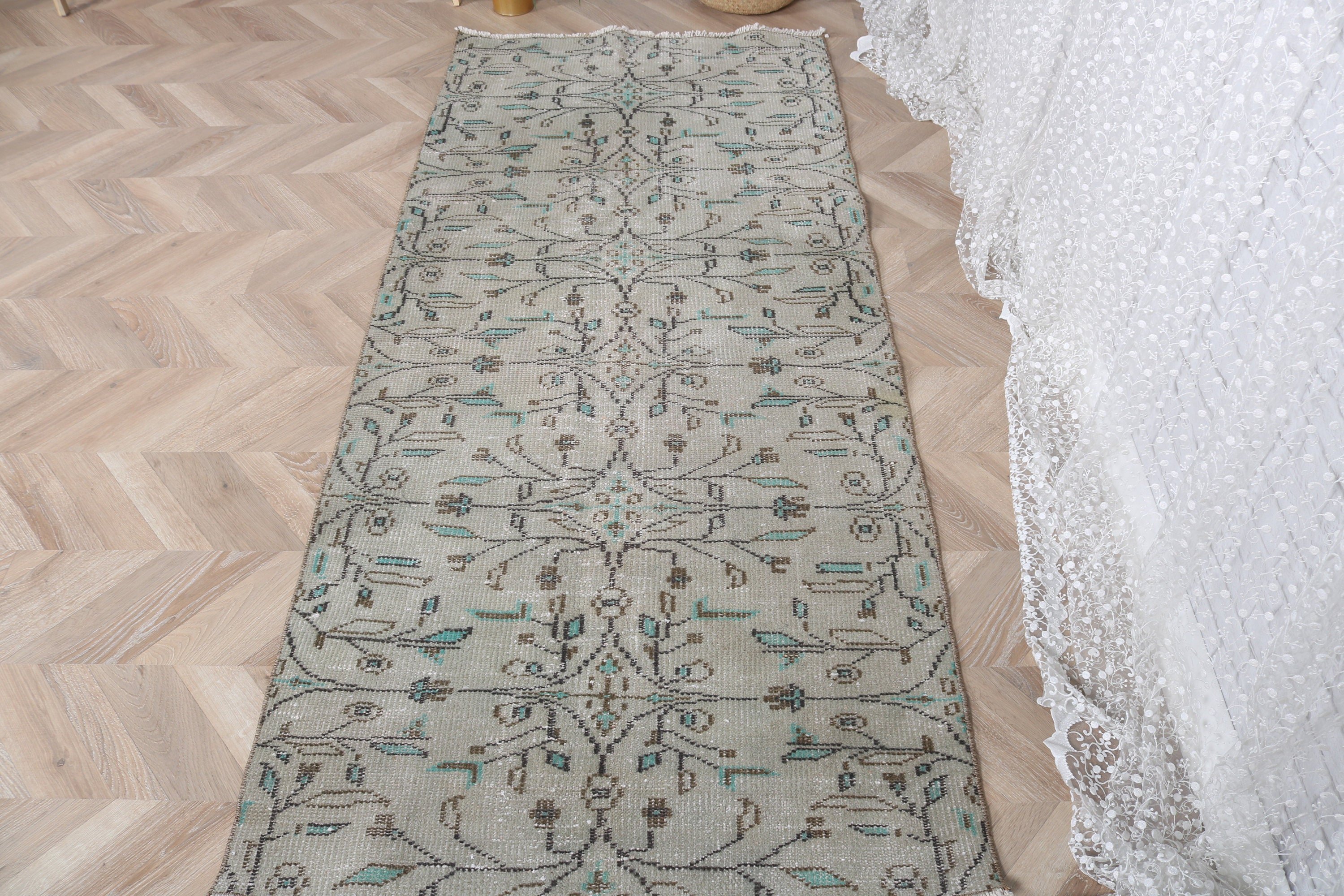 Açıklama Halısı, Vintage Halı, Türk Halıları, Gri Ev Dekorasyonu Halısı, Vintage Vurgulu Halılar, Estetik Halı, Anadolu Halıları, 2.9x6.7 ft Accent Halılar