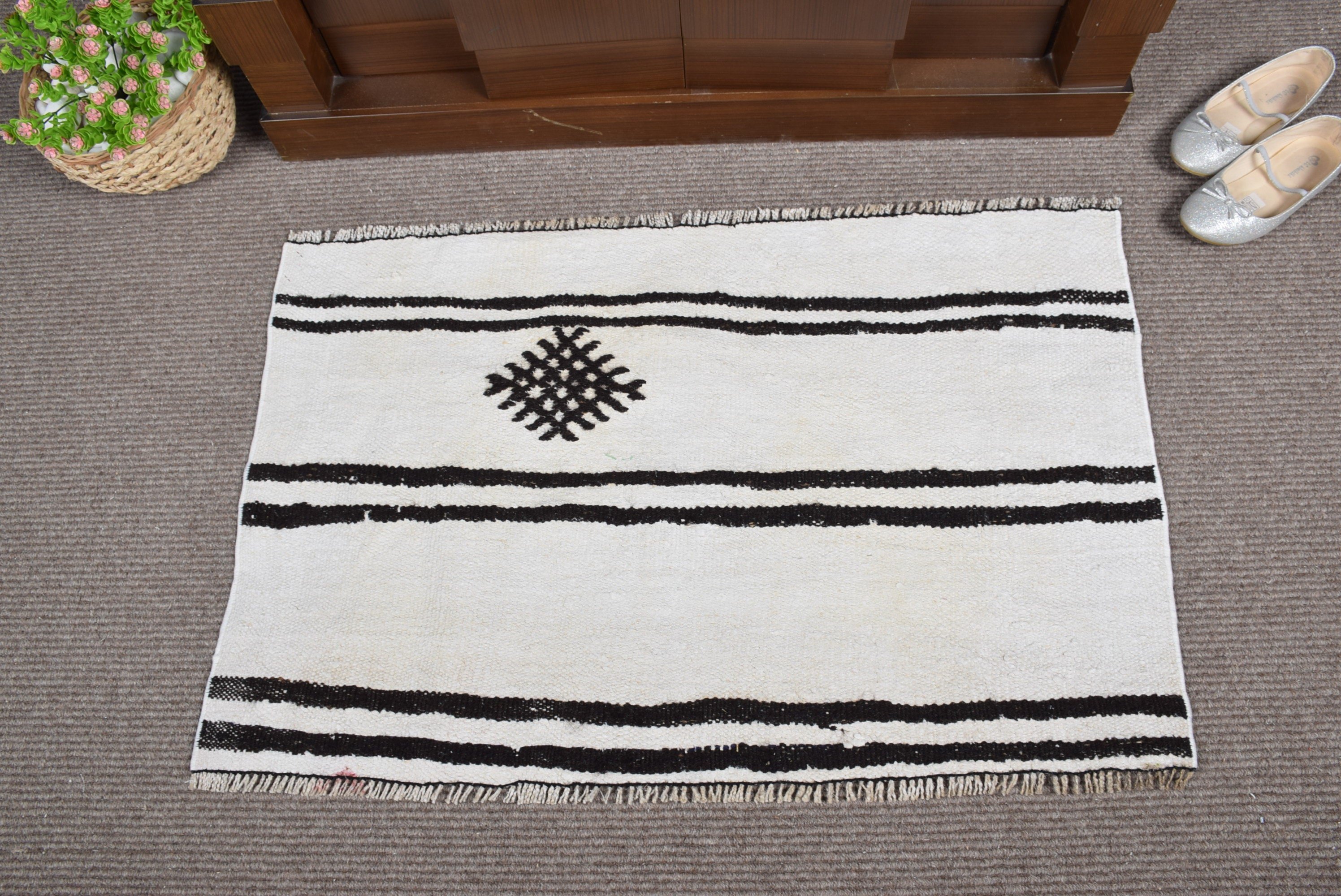 Beyaz 3.1x2 ft Küçük Halı, Ev Dekor Halısı, Banyo Halısı, Oushak Halısı, Türk Halısı, El Yapımı Halı, Vintage Halı, Duvara Asılı Halı