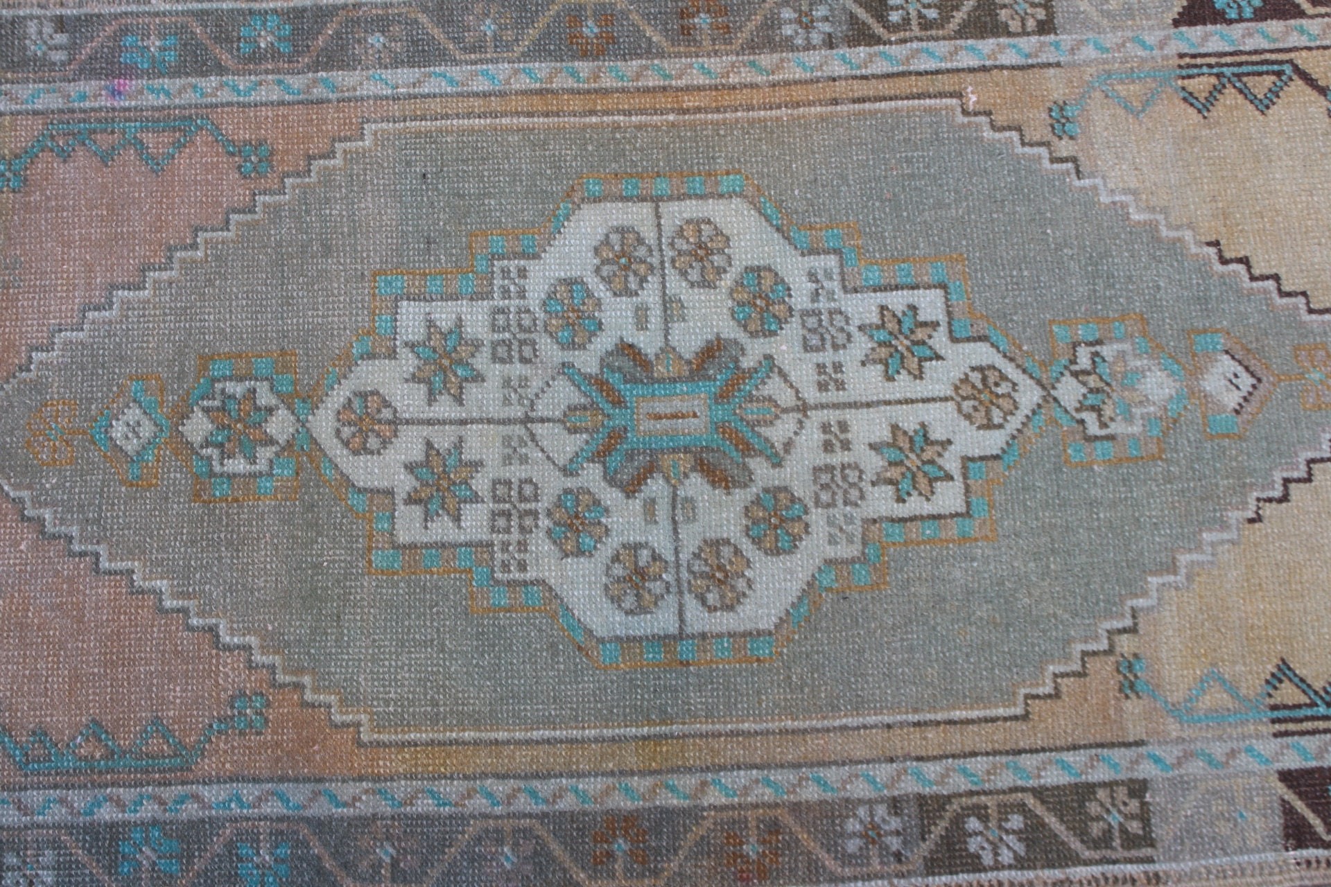 Yeşil Oryantal Halı, 1.7x3.2 ft Küçük Halılar, Vintage Halı, Yatak Odası Halısı, Eski Halılar, Türk Halıları, Fas Halıları, Çocuk Halıları, Ev Dekorasyonu Halısı