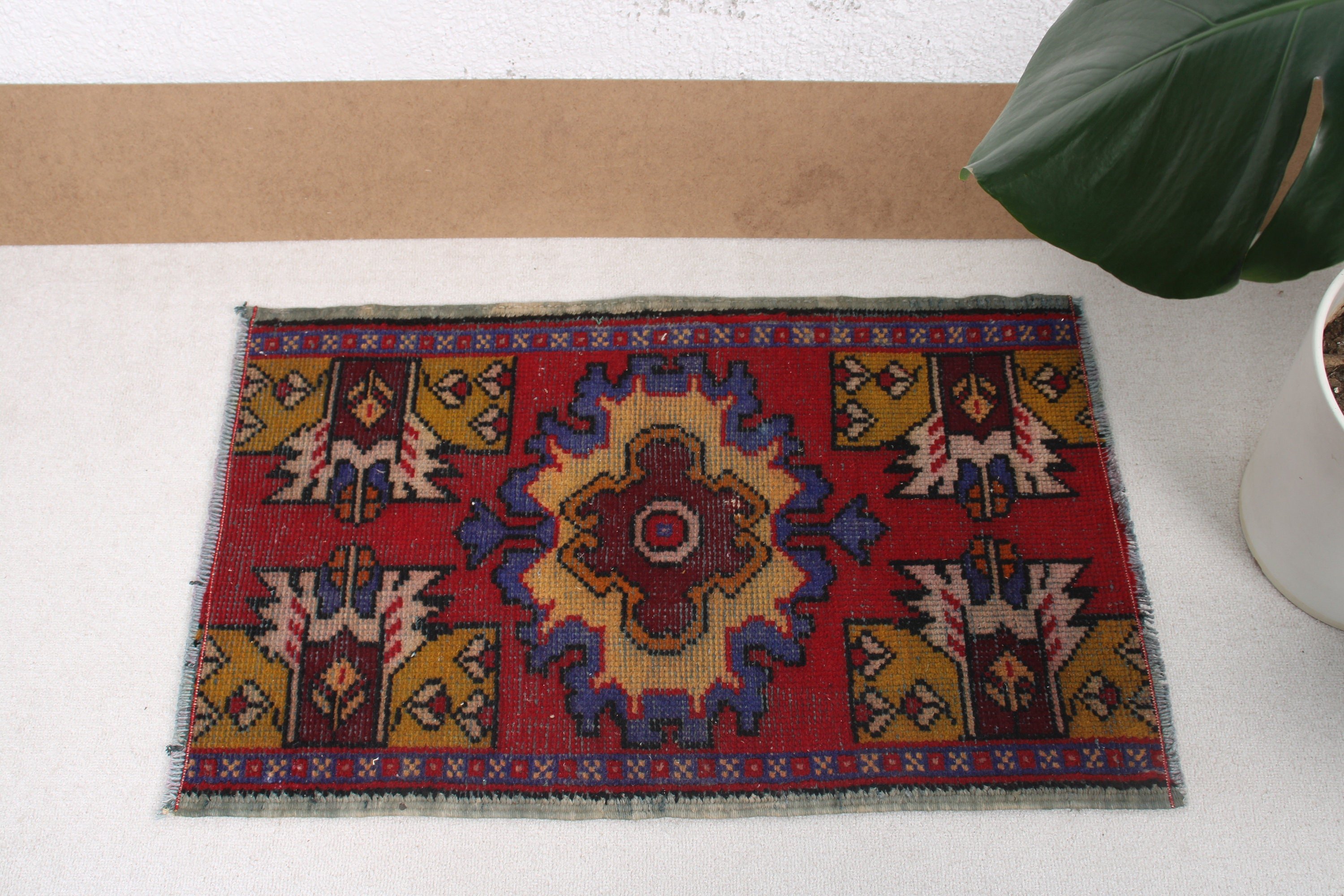 Bohem Halısı, 1.7x2.8 ft Küçük Halılar, Vintage Halı, Mutfak Halısı, Türk Halısı, Oushak Halıları, Kırmızı Anadolu Halıları, Kapı Paspas Halısı, Duvar Asılı Halı