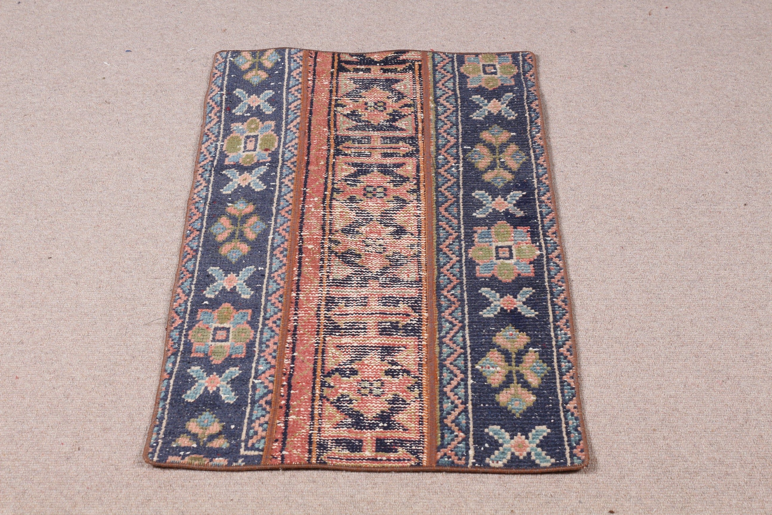 Mavi Antika Halı, Vintage Halılar, 1.9x3.2 ft Küçük Halı, Oushak Halısı, Türk Halıları, Oryantal Halı, Araba Paspas Halıları, Banyo Halıları, Banyo Halısı