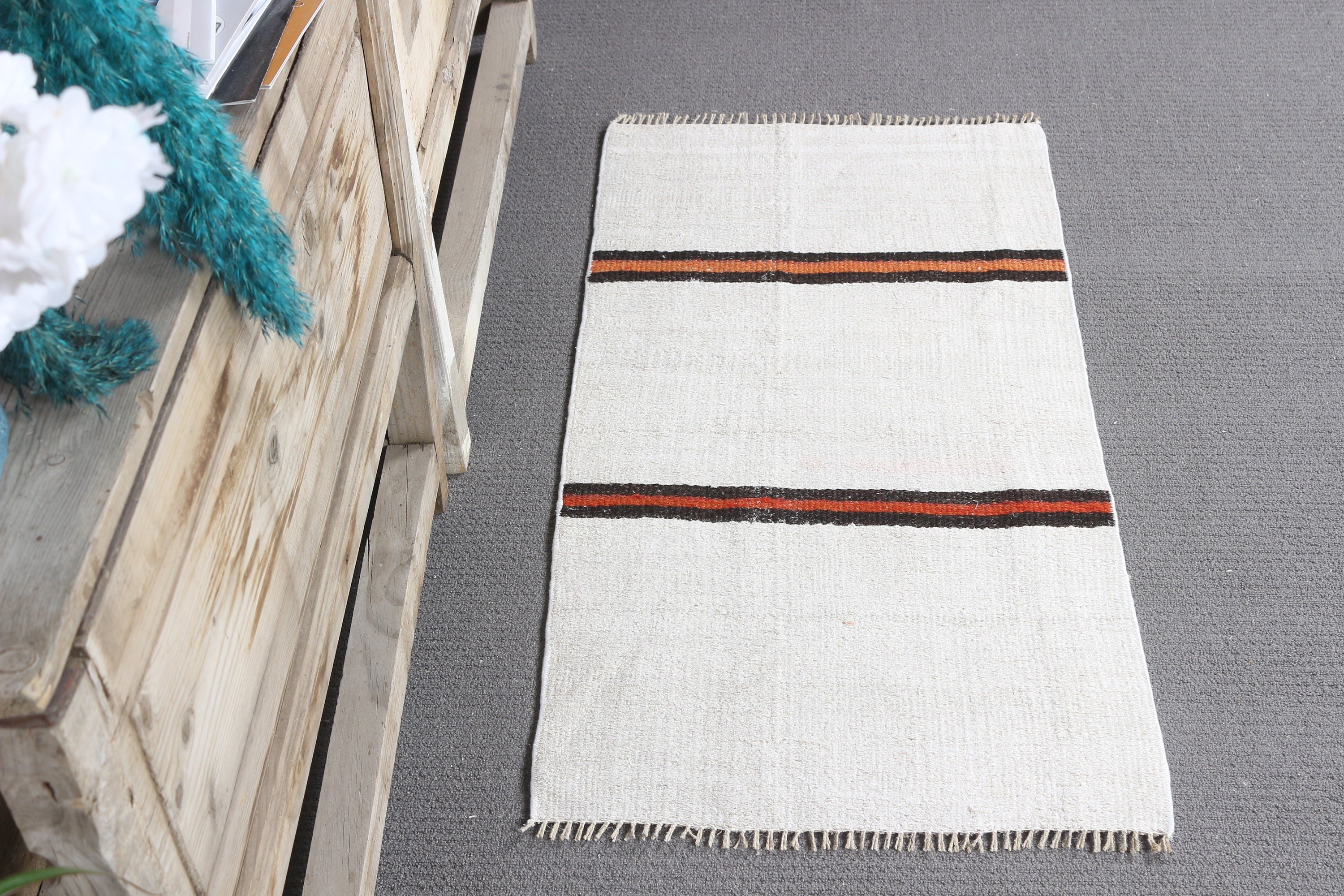 Wool Rug, White Cool Rug, Vintage Rugs, 1.6x3.3 ft Small Rug, Turkish Rug, Bedroom Rug, Rugs for Nursery, Bath Rug, Bath Mat Cute Rug